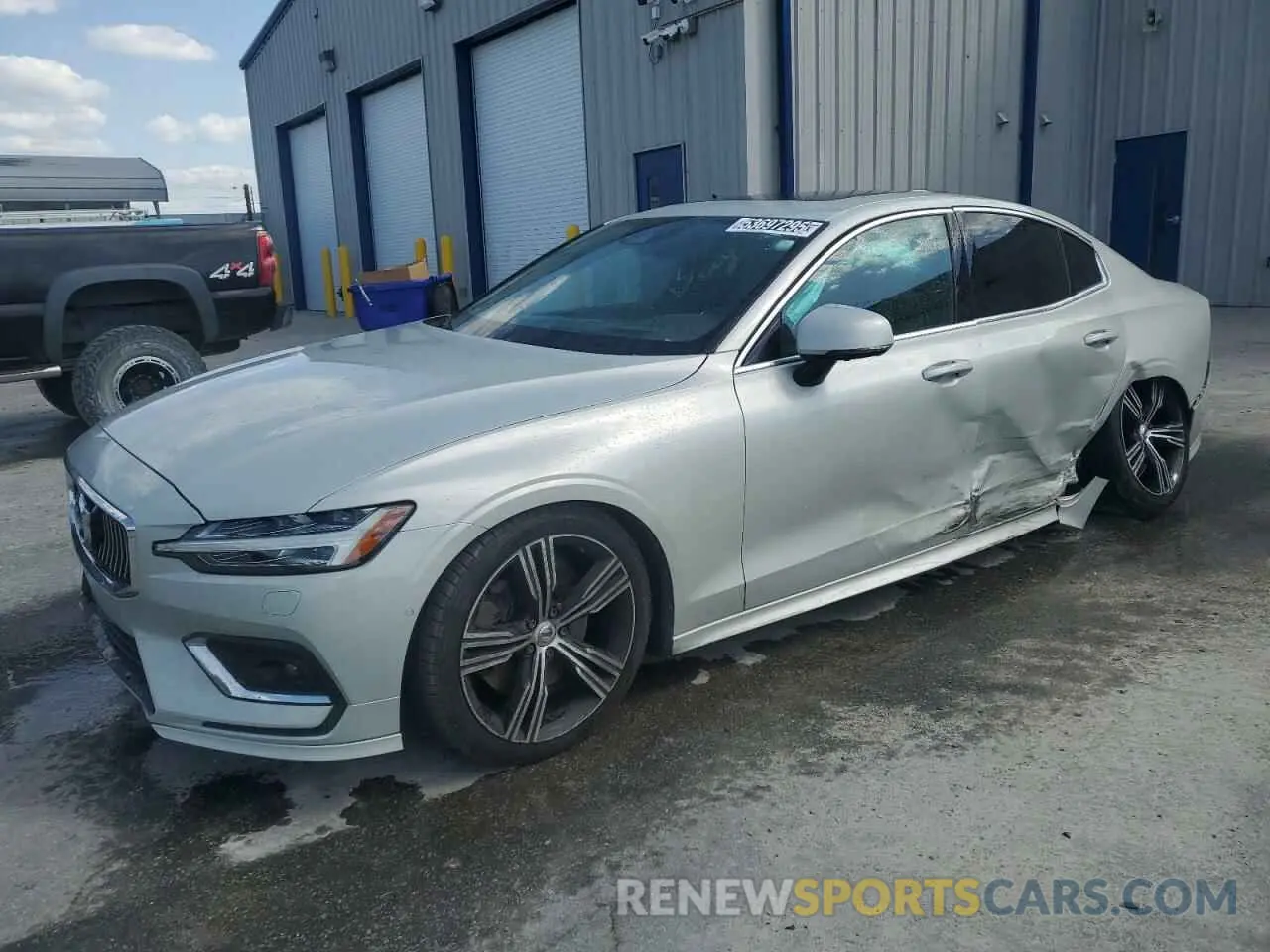 1 Photograph of a damaged car 7JRA22TL7KG004039 VOLVO S60 2019