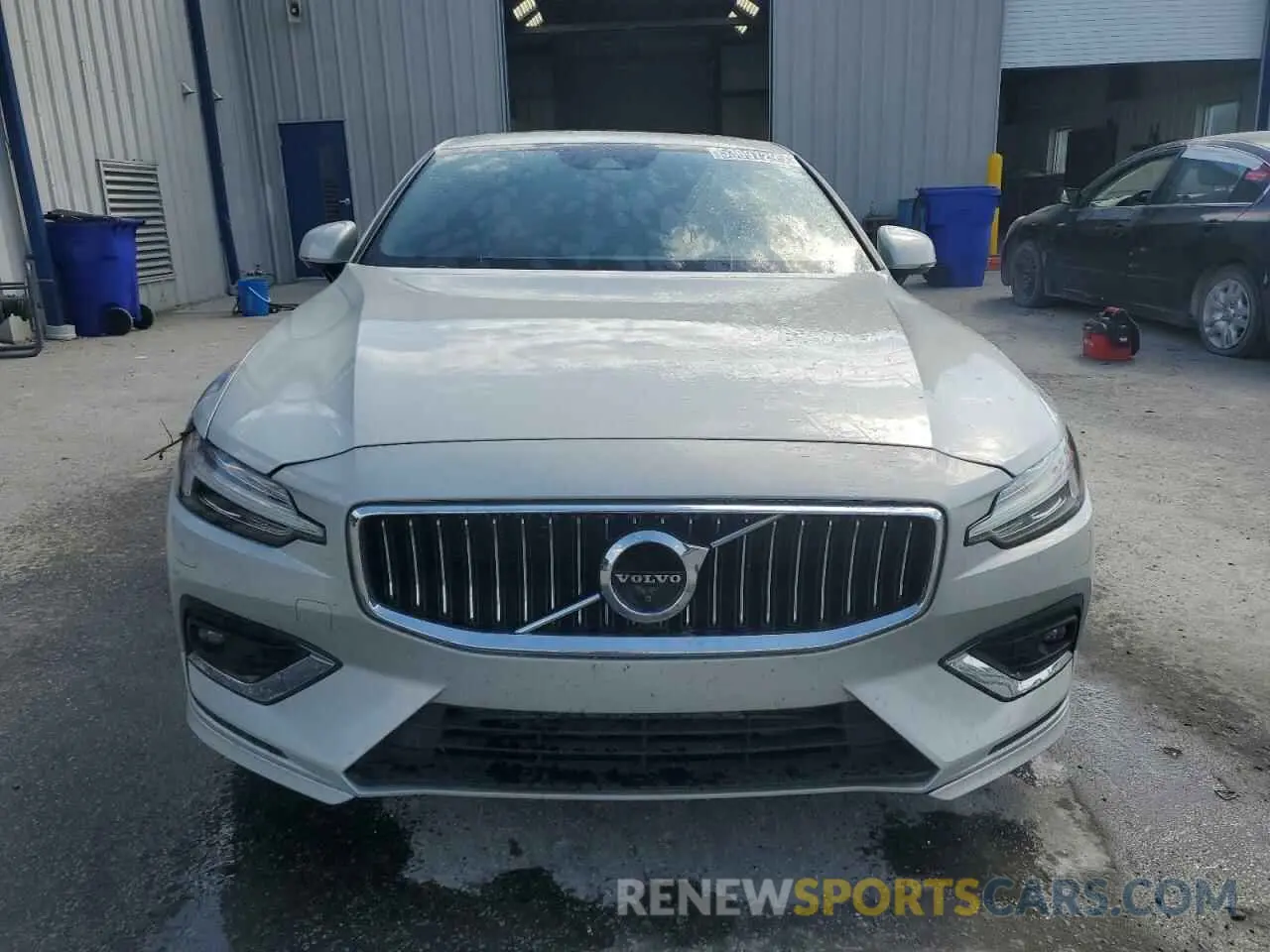 5 Photograph of a damaged car 7JRA22TL7KG004039 VOLVO S60 2019