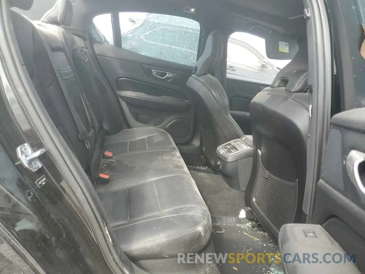 10 Photograph of a damaged car 7JRA22TL7KG004557 VOLVO S60 2019