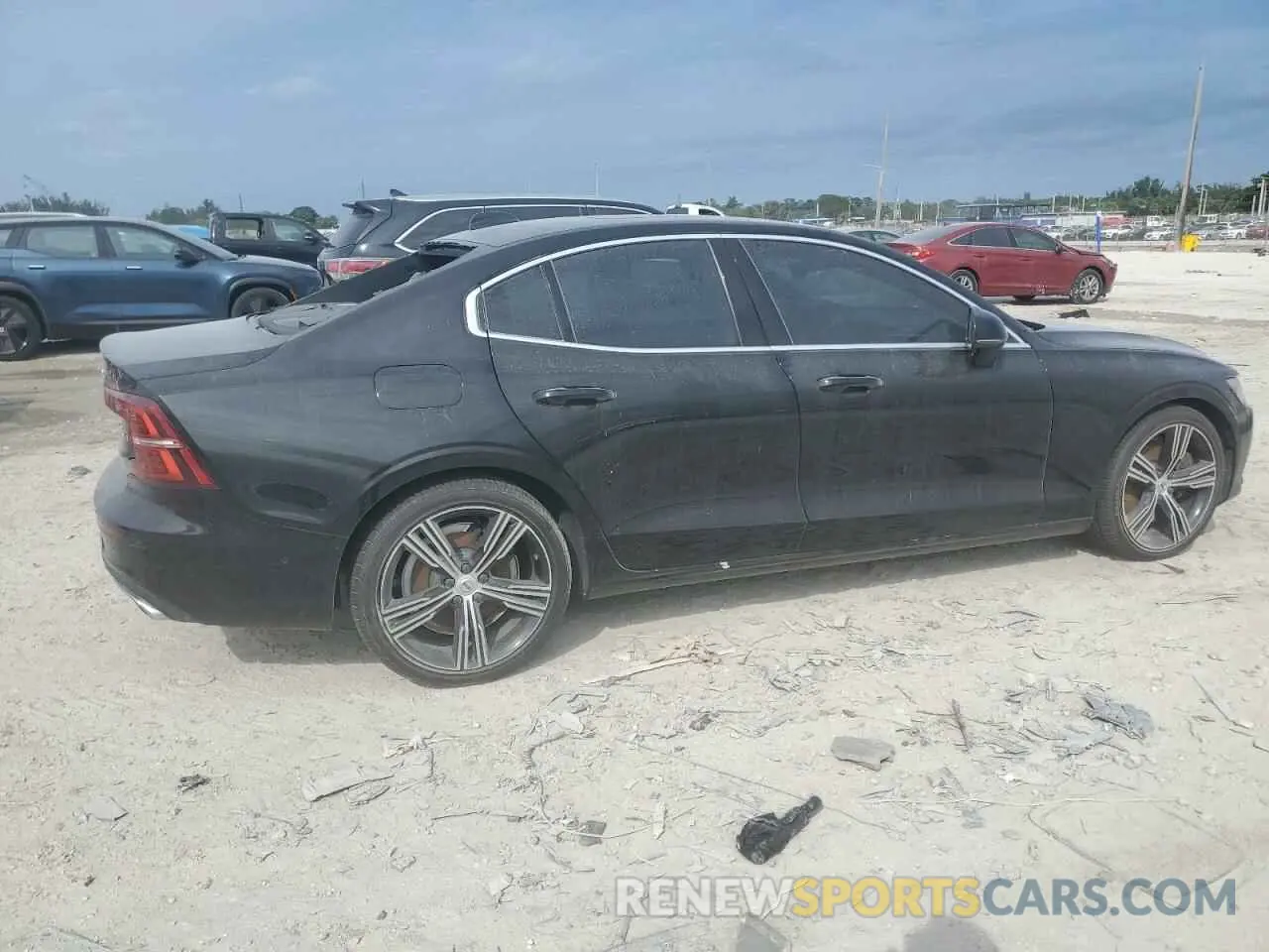 3 Photograph of a damaged car 7JRA22TL7KG004557 VOLVO S60 2019