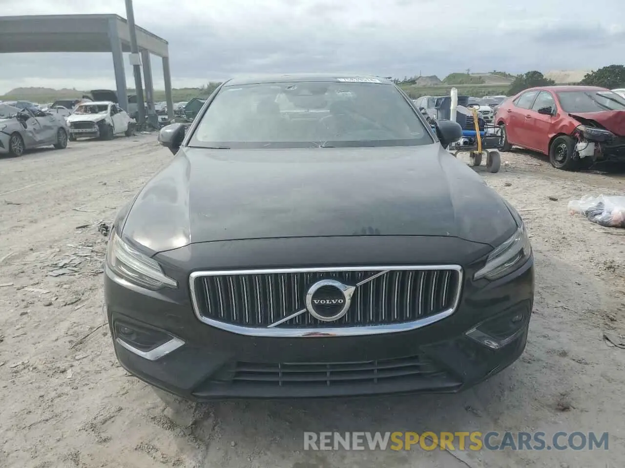 5 Photograph of a damaged car 7JRA22TL7KG004557 VOLVO S60 2019