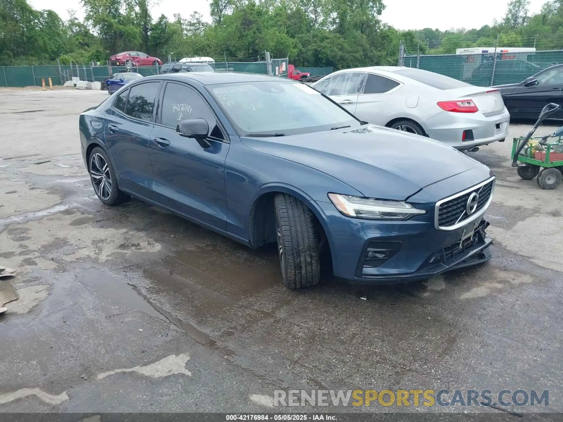 1 Фотография поврежденного автомобиля 7JRA22TM1KG005468 VOLVO S60 2019