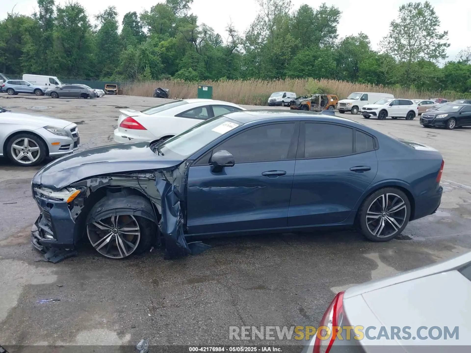 13 Фотография поврежденного автомобиля 7JRA22TM1KG005468 VOLVO S60 2019