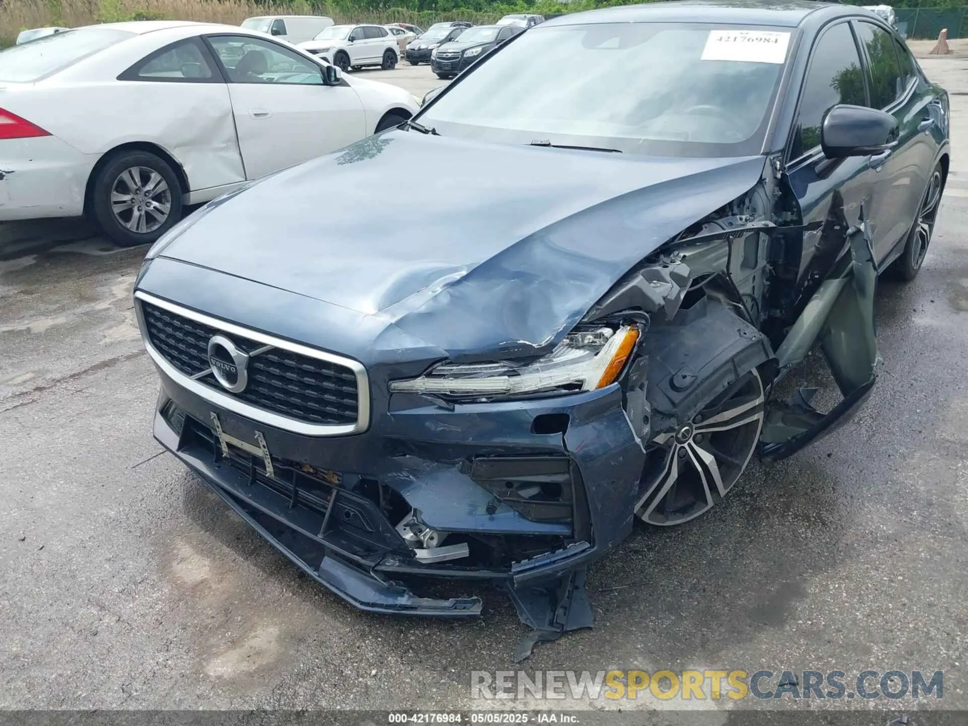 17 Фотография поврежденного автомобиля 7JRA22TM1KG005468 VOLVO S60 2019