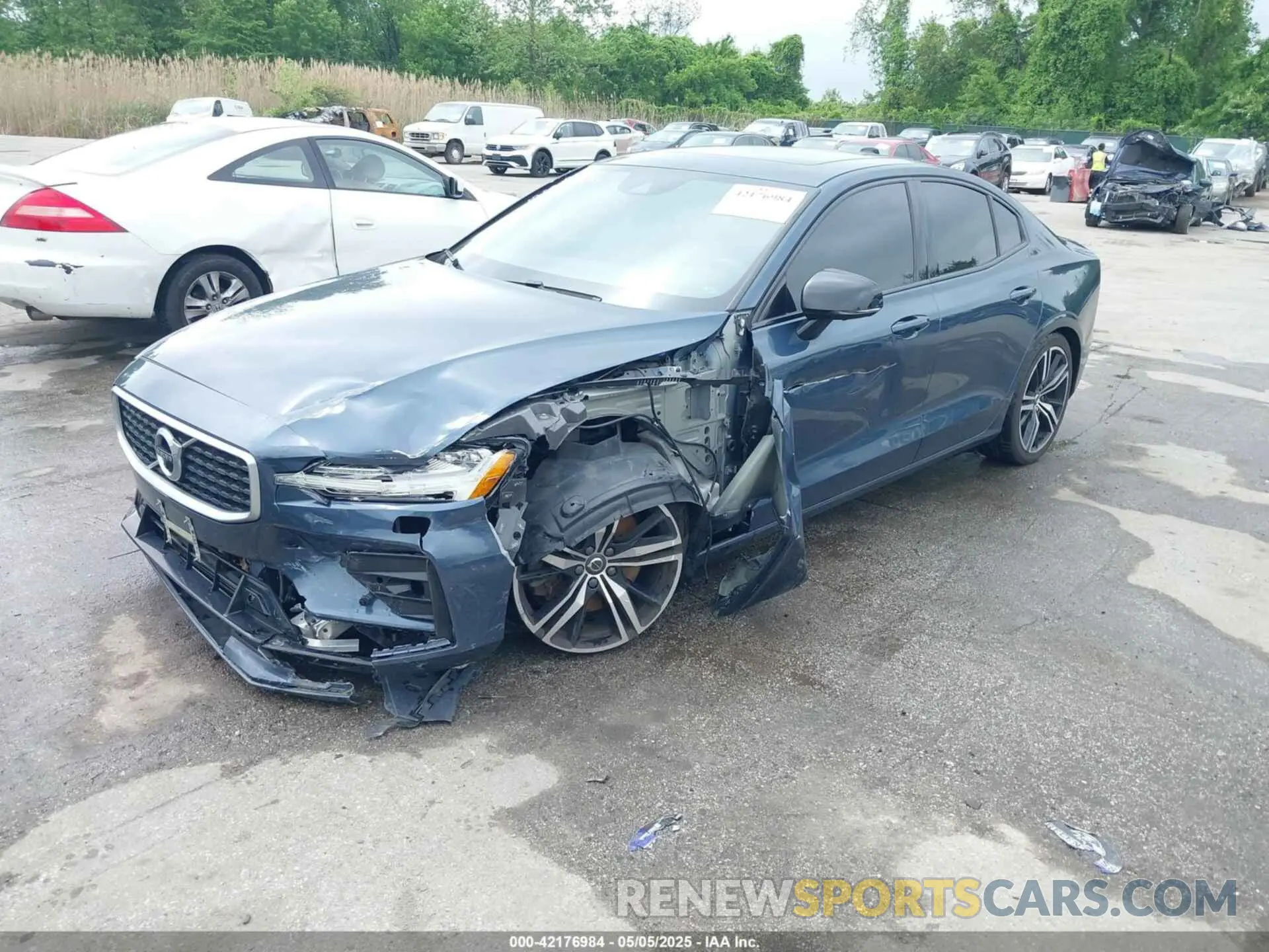 2 Фотография поврежденного автомобиля 7JRA22TM1KG005468 VOLVO S60 2019