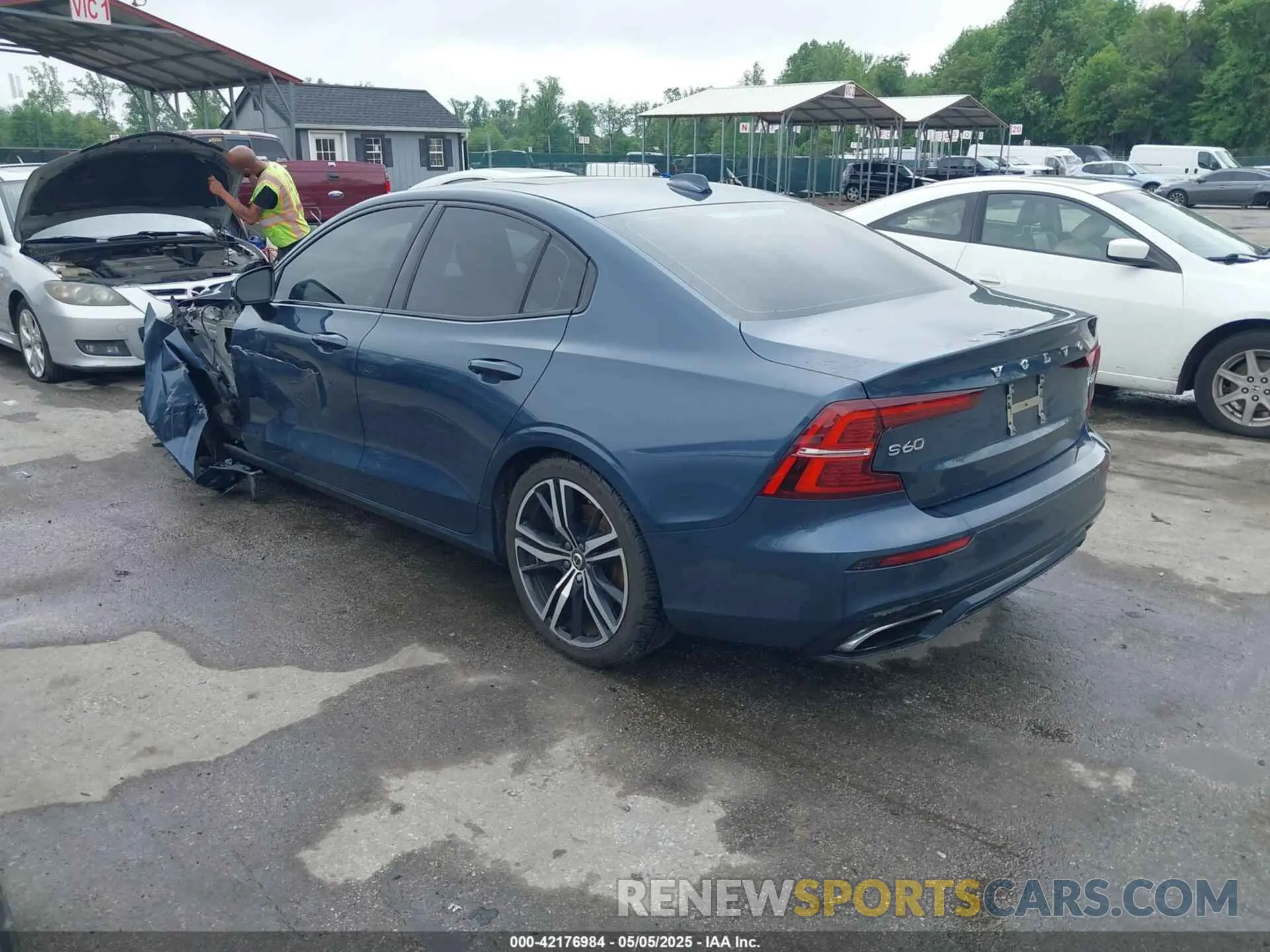 3 Фотография поврежденного автомобиля 7JRA22TM1KG005468 VOLVO S60 2019