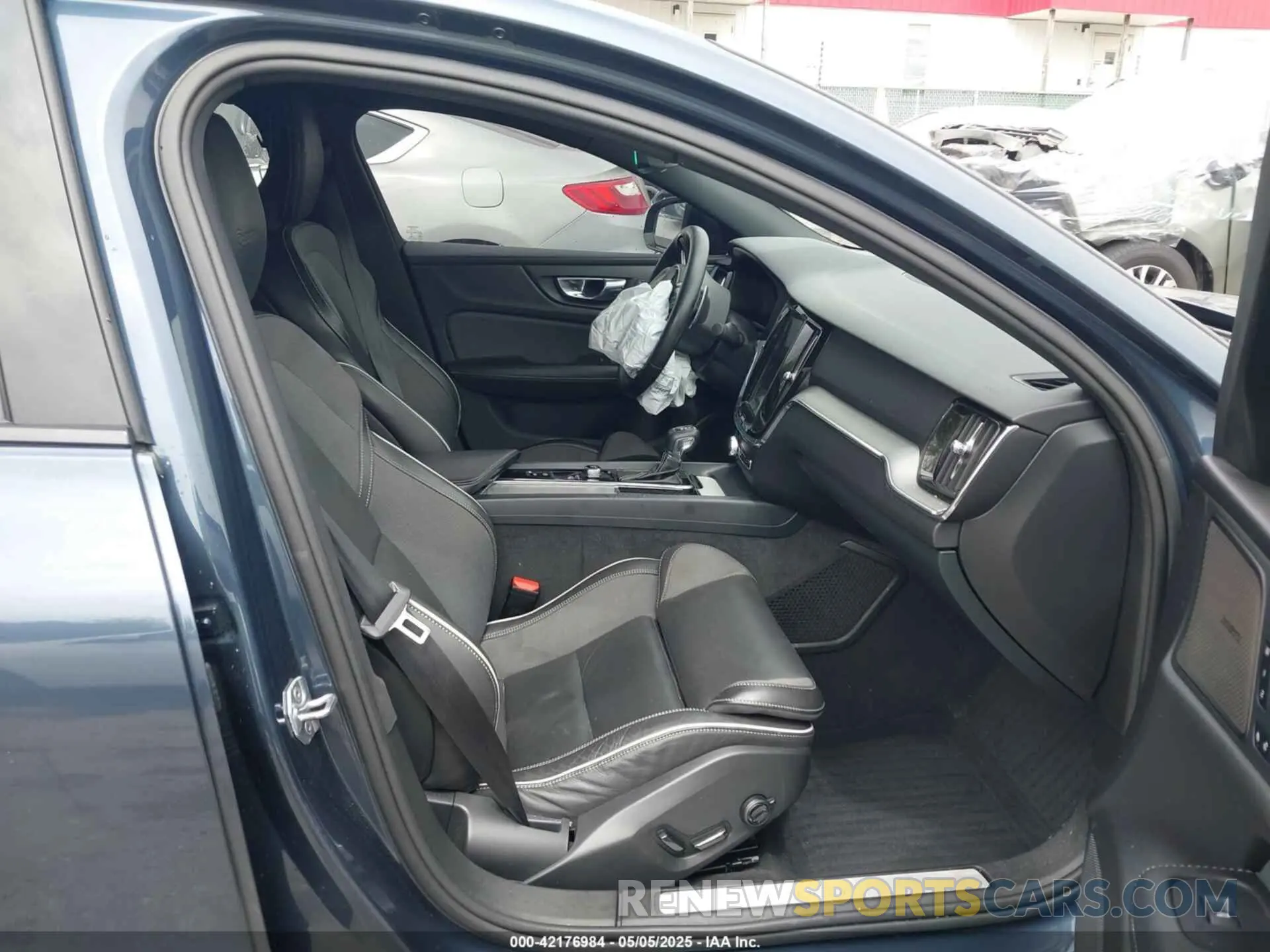 5 Фотография поврежденного автомобиля 7JRA22TM1KG005468 VOLVO S60 2019