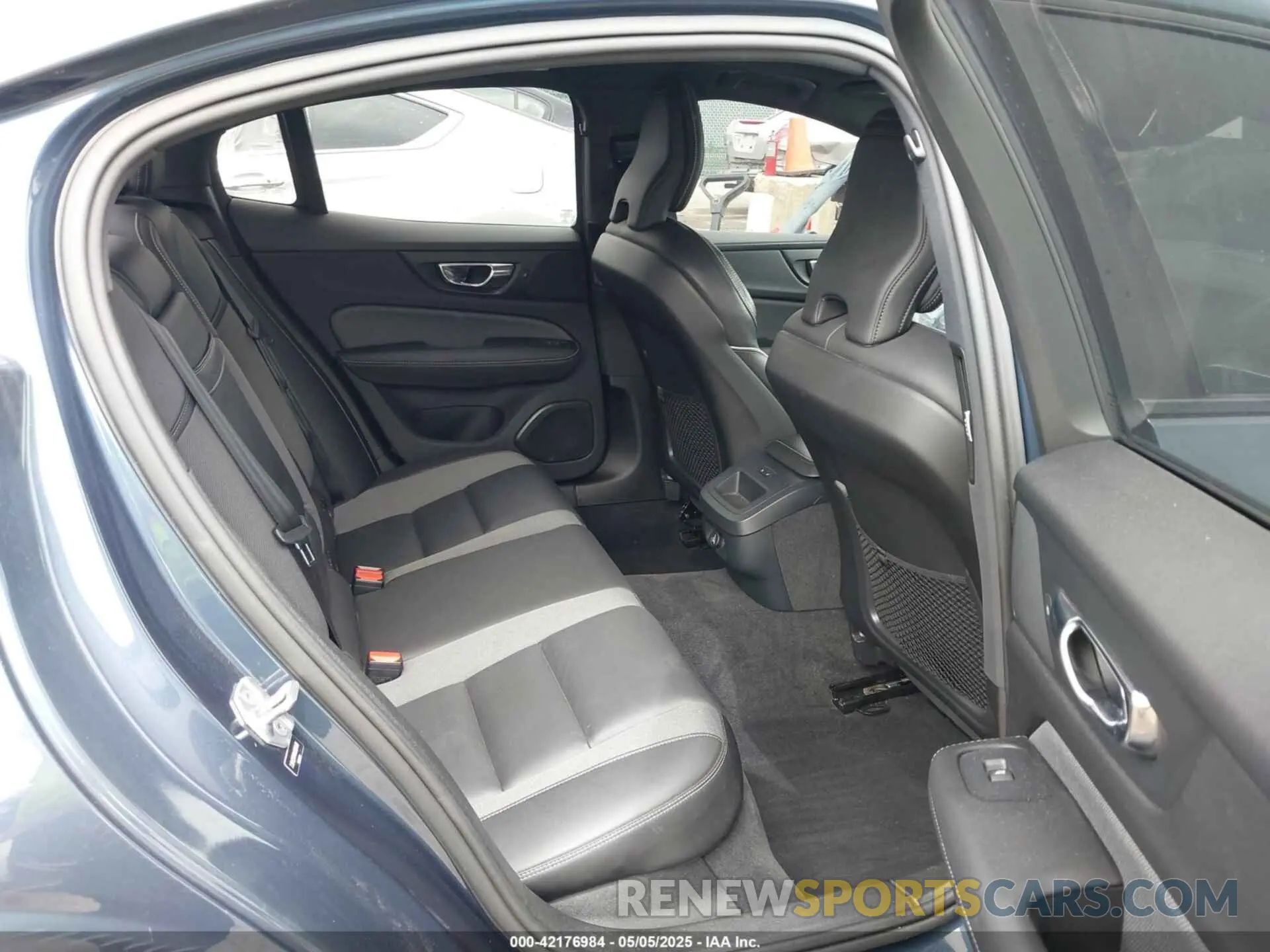 8 Фотография поврежденного автомобиля 7JRA22TM1KG005468 VOLVO S60 2019