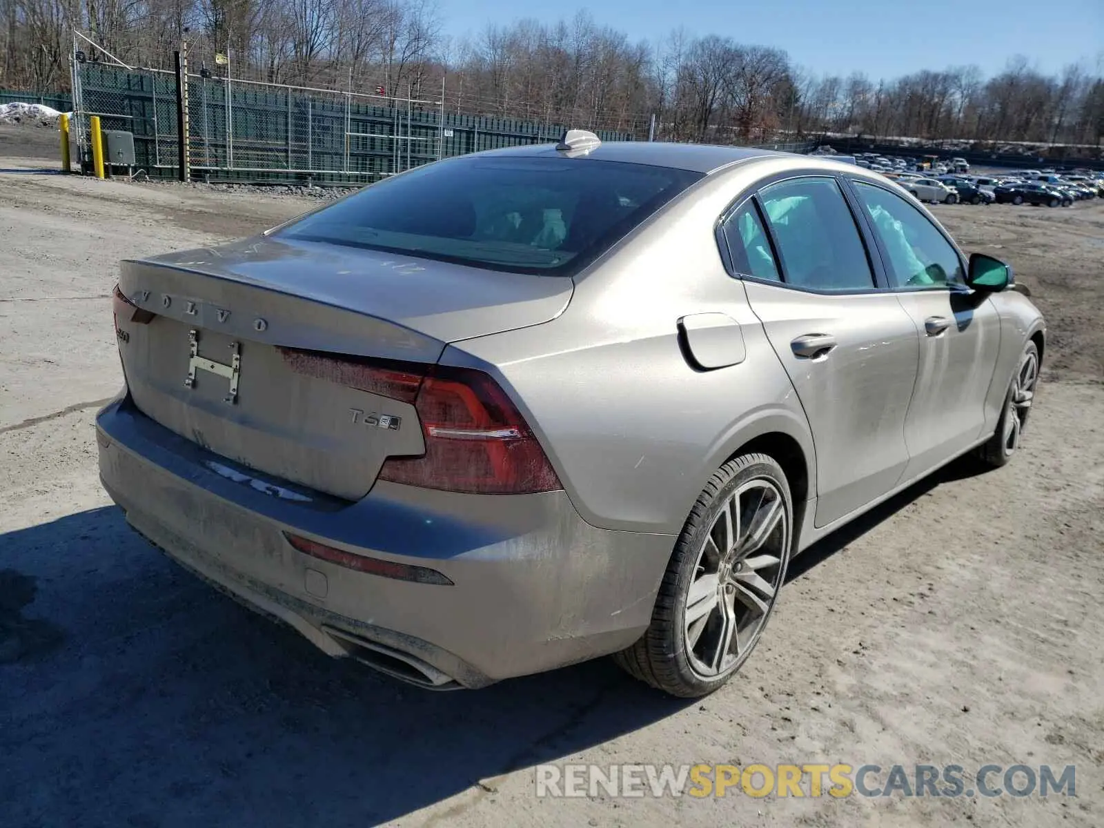 4 Photograph of a damaged car 7JRA22TM1KG014137 VOLVO S60 2019