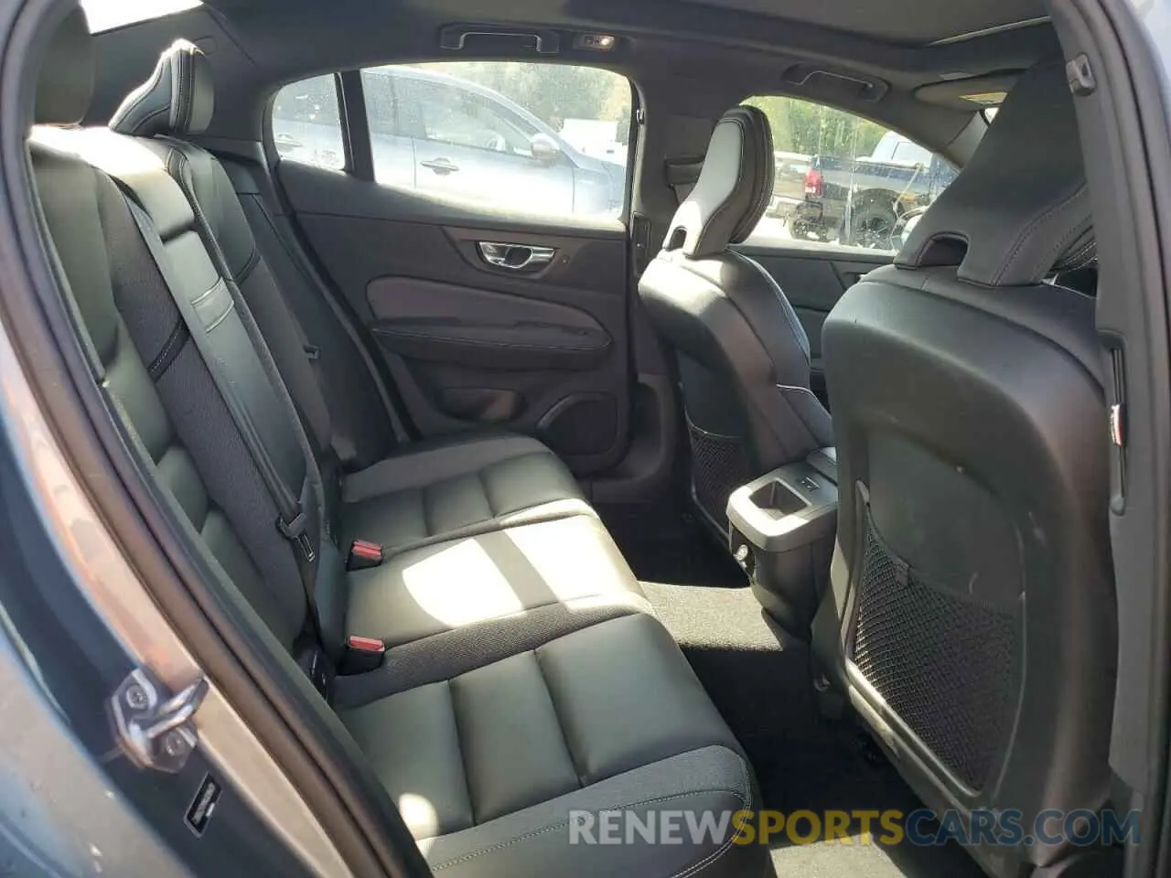 10 Фотография поврежденного автомобиля 7JRA22TM1KG018429 VOLVO S60 2019