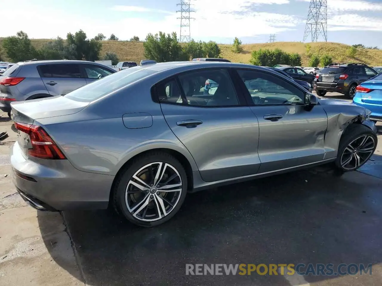 3 Фотография поврежденного автомобиля 7JRA22TM1KG018429 VOLVO S60 2019