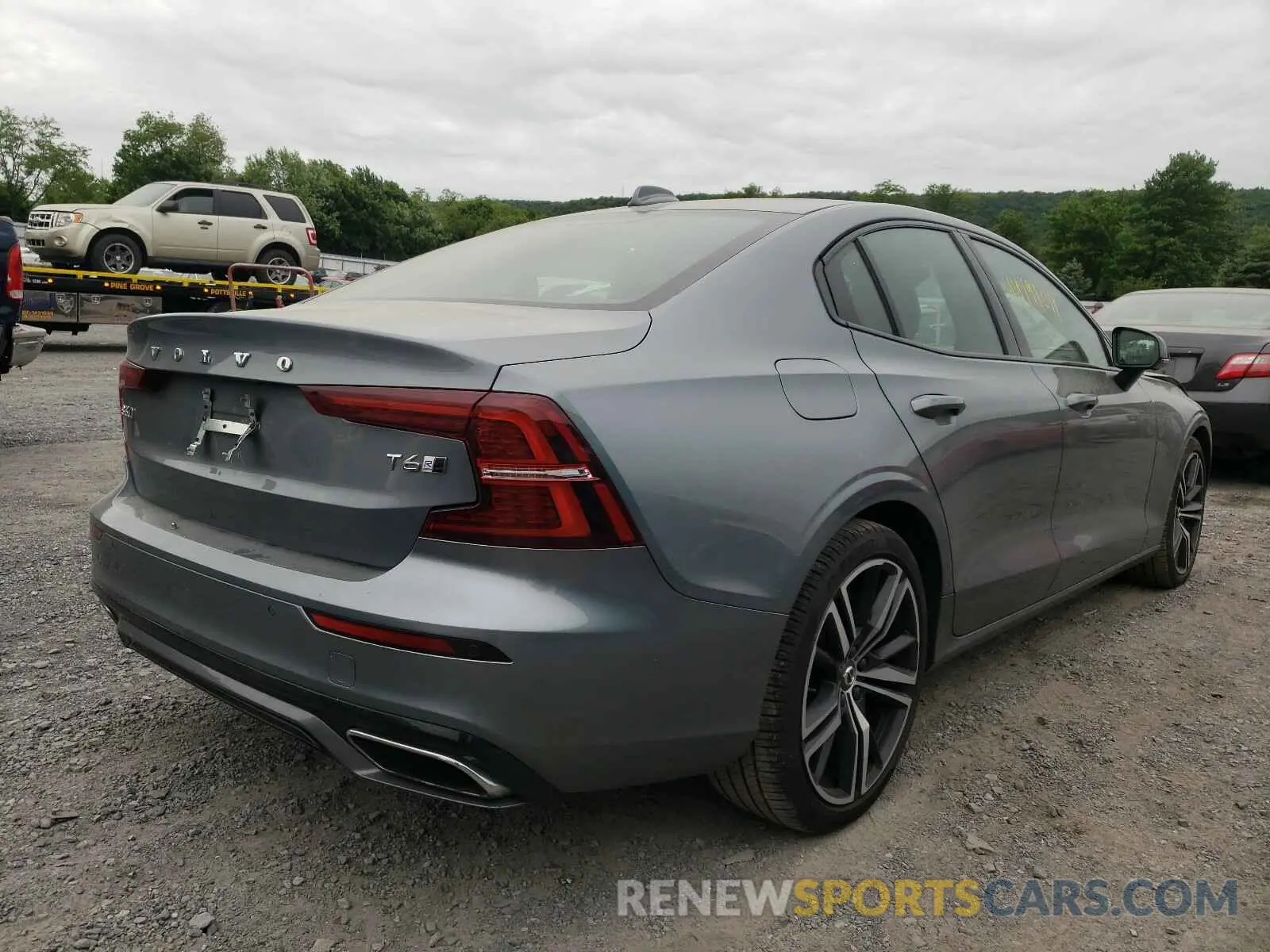 4 Photograph of a damaged car 7JRA22TM4KG016710 VOLVO S60 2019