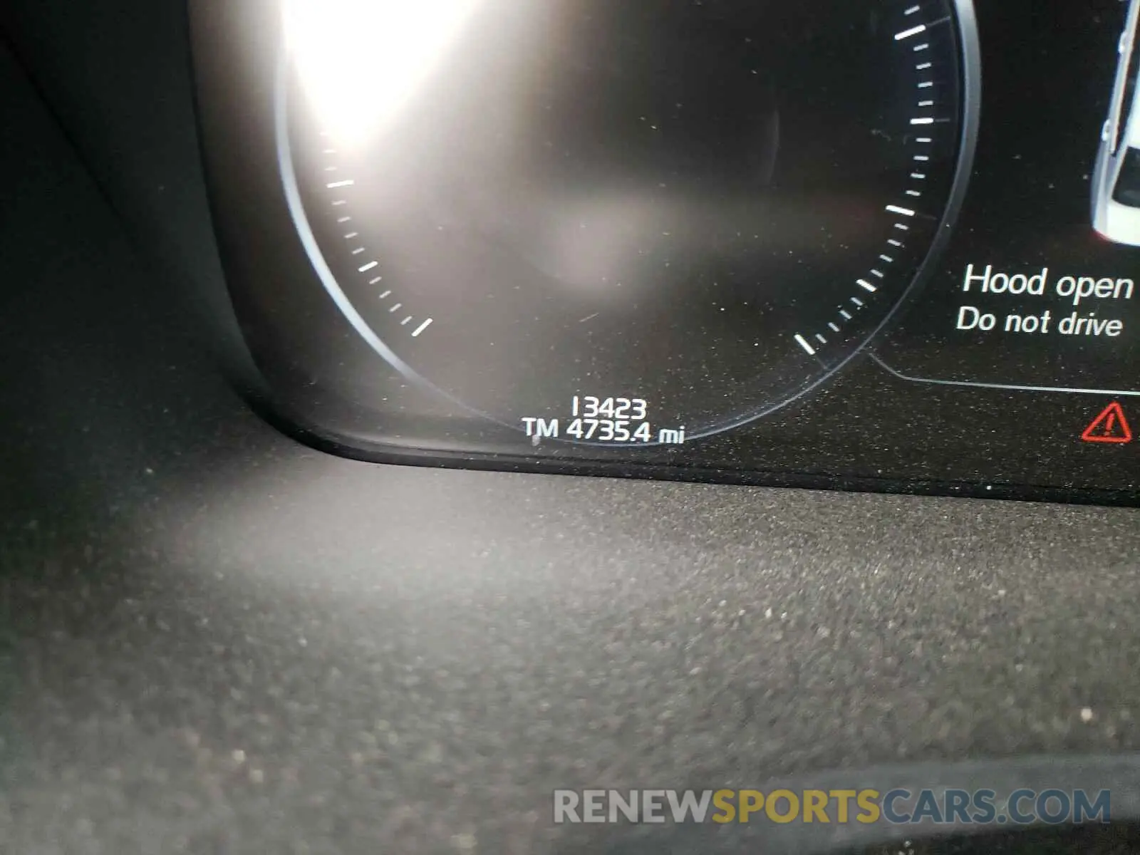 8 Photograph of a damaged car 7JRA22TM4KG016710 VOLVO S60 2019