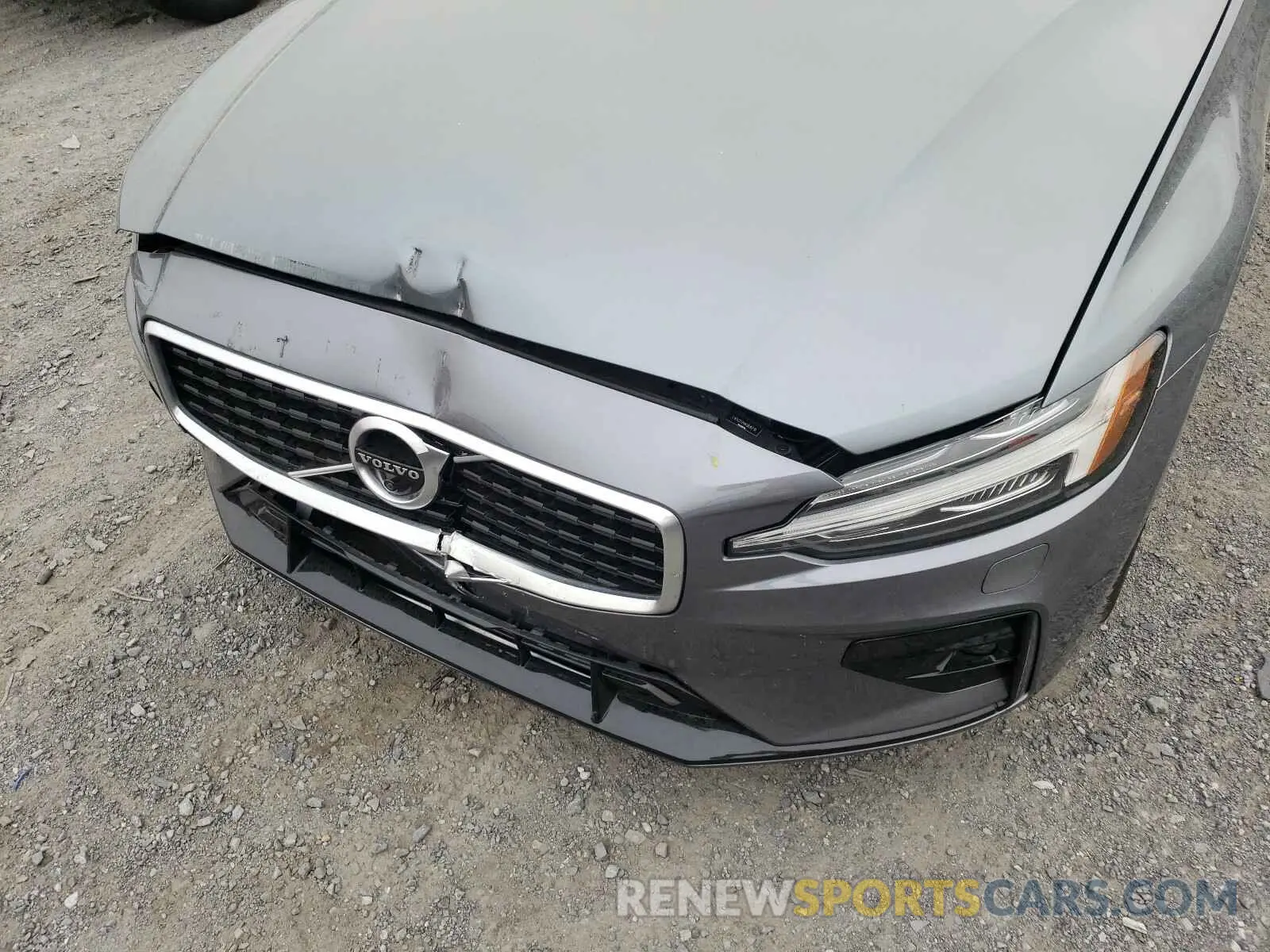 9 Photograph of a damaged car 7JRA22TM4KG016710 VOLVO S60 2019