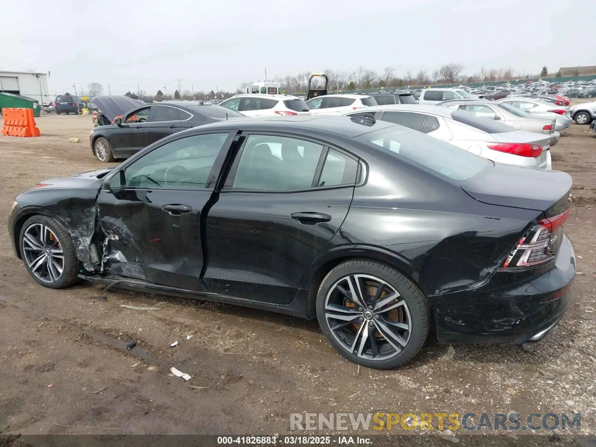 15 Photograph of a damaged car 7JRA22TM9KG014922 VOLVO S60 2019