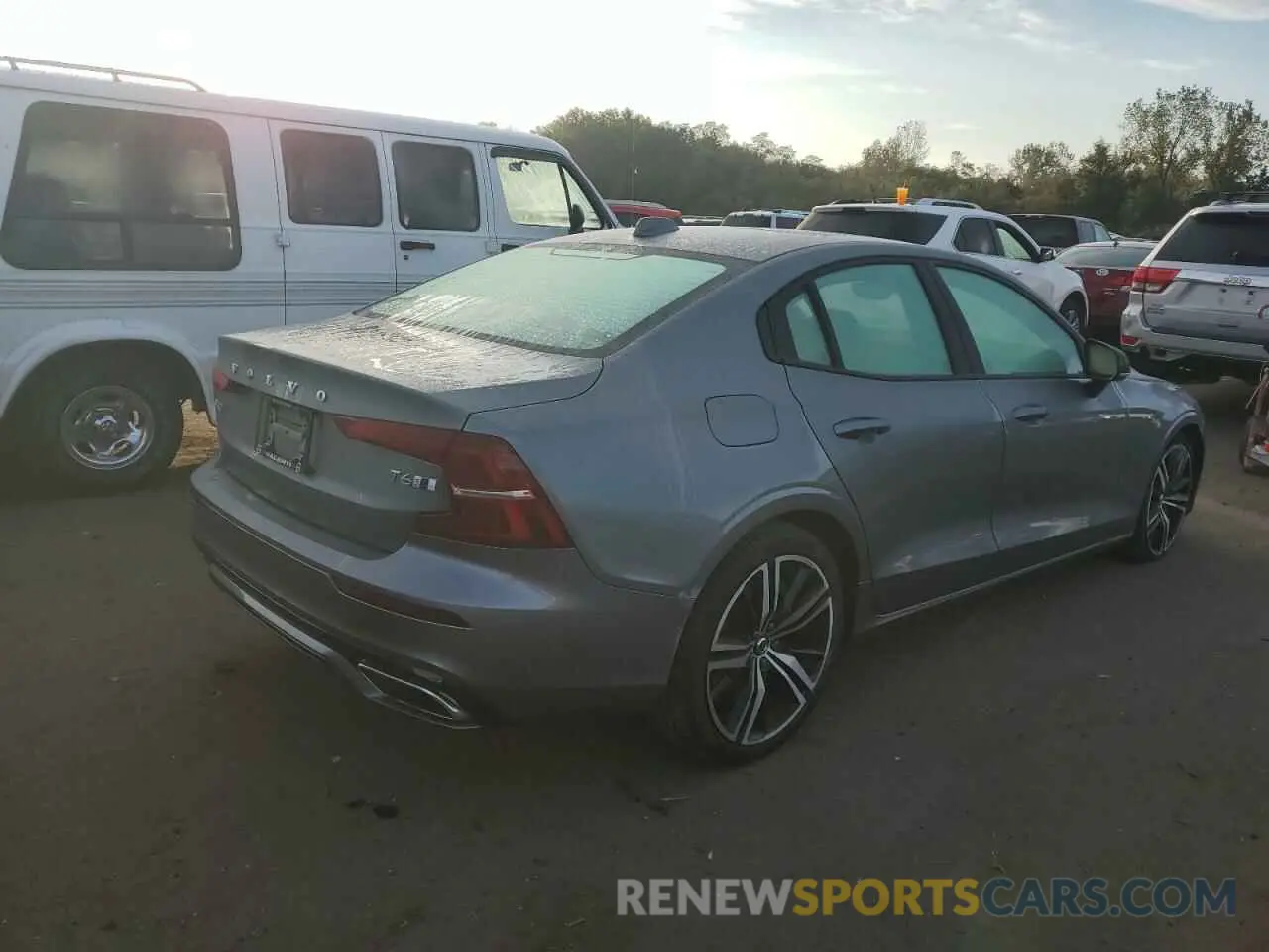 3 Photograph of a damaged car 7JRA22TMXKG005517 VOLVO S60 2019
