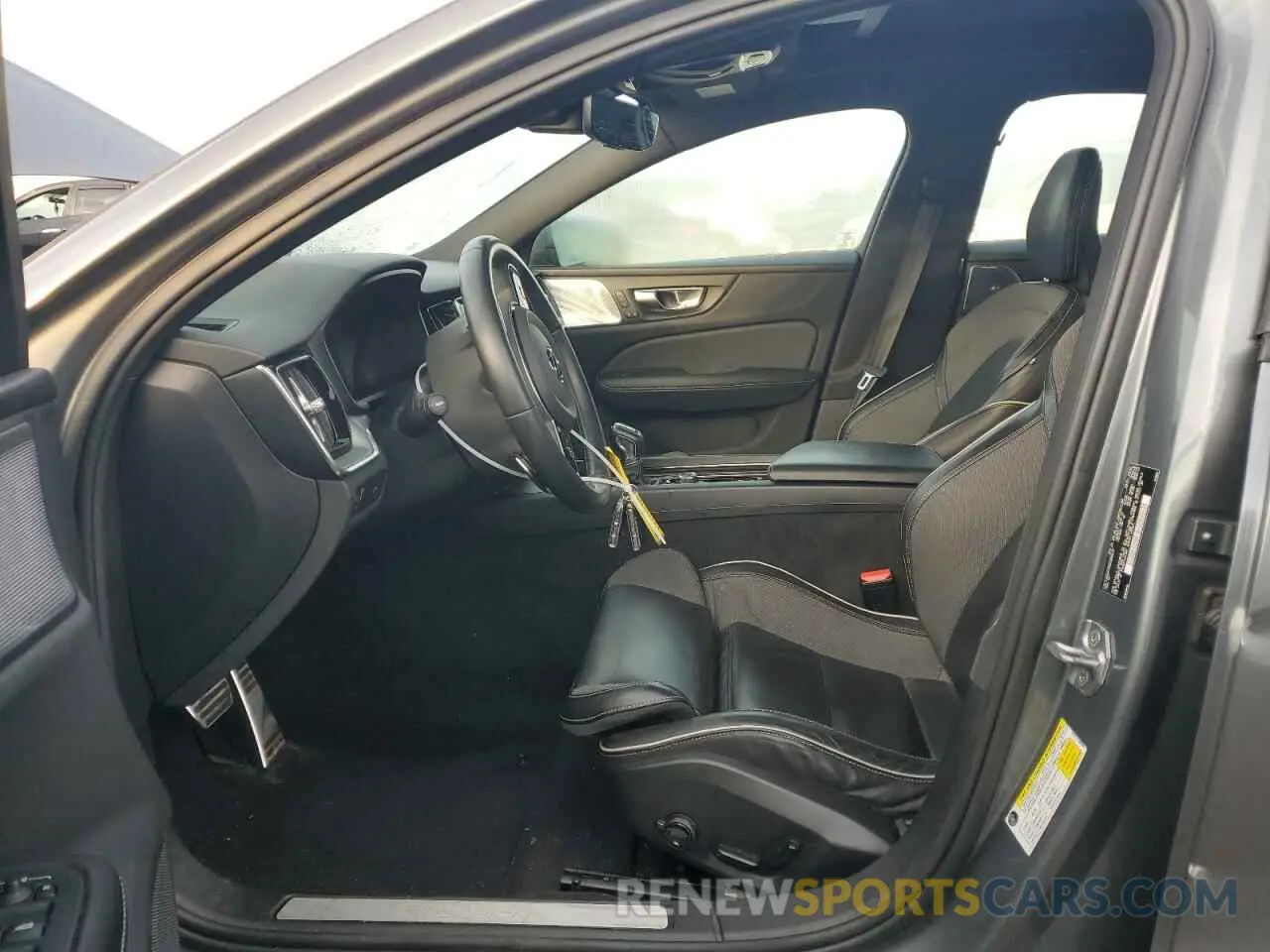 7 Photograph of a damaged car 7JRA22TMXKG005517 VOLVO S60 2019