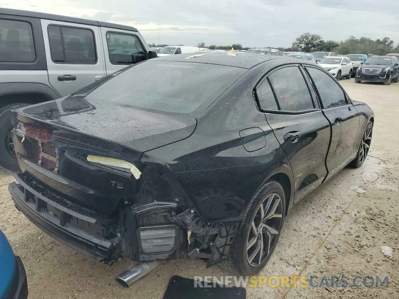3 Photograph of a damaged car 7JR102FK0LG048975 VOLVO S60 2020