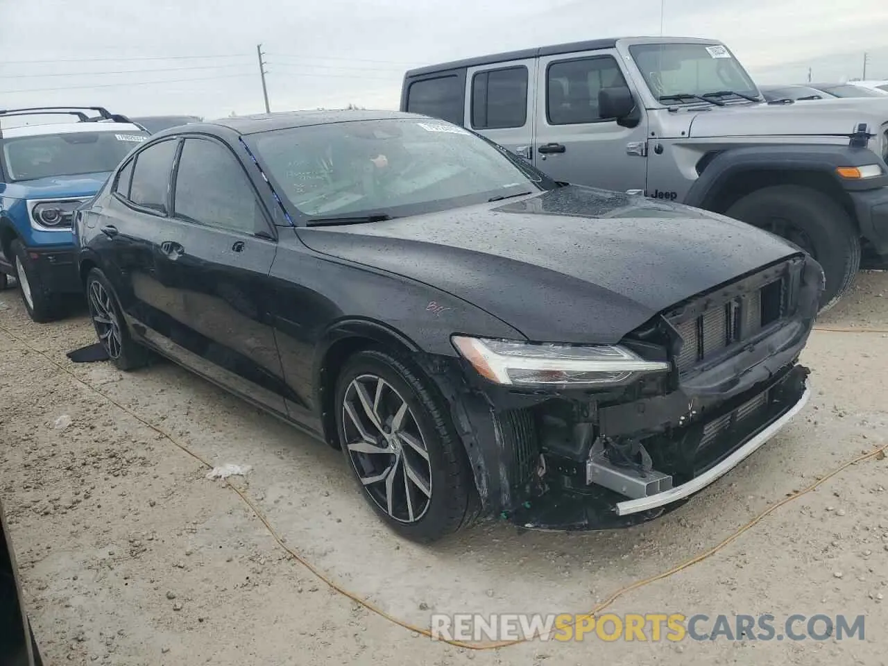 4 Photograph of a damaged car 7JR102FK0LG048975 VOLVO S60 2020