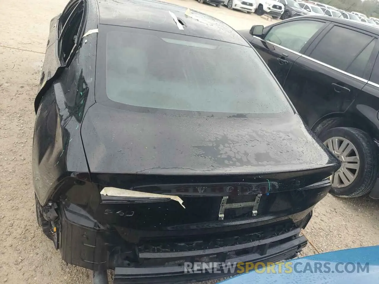 6 Photograph of a damaged car 7JR102FK0LG048975 VOLVO S60 2020