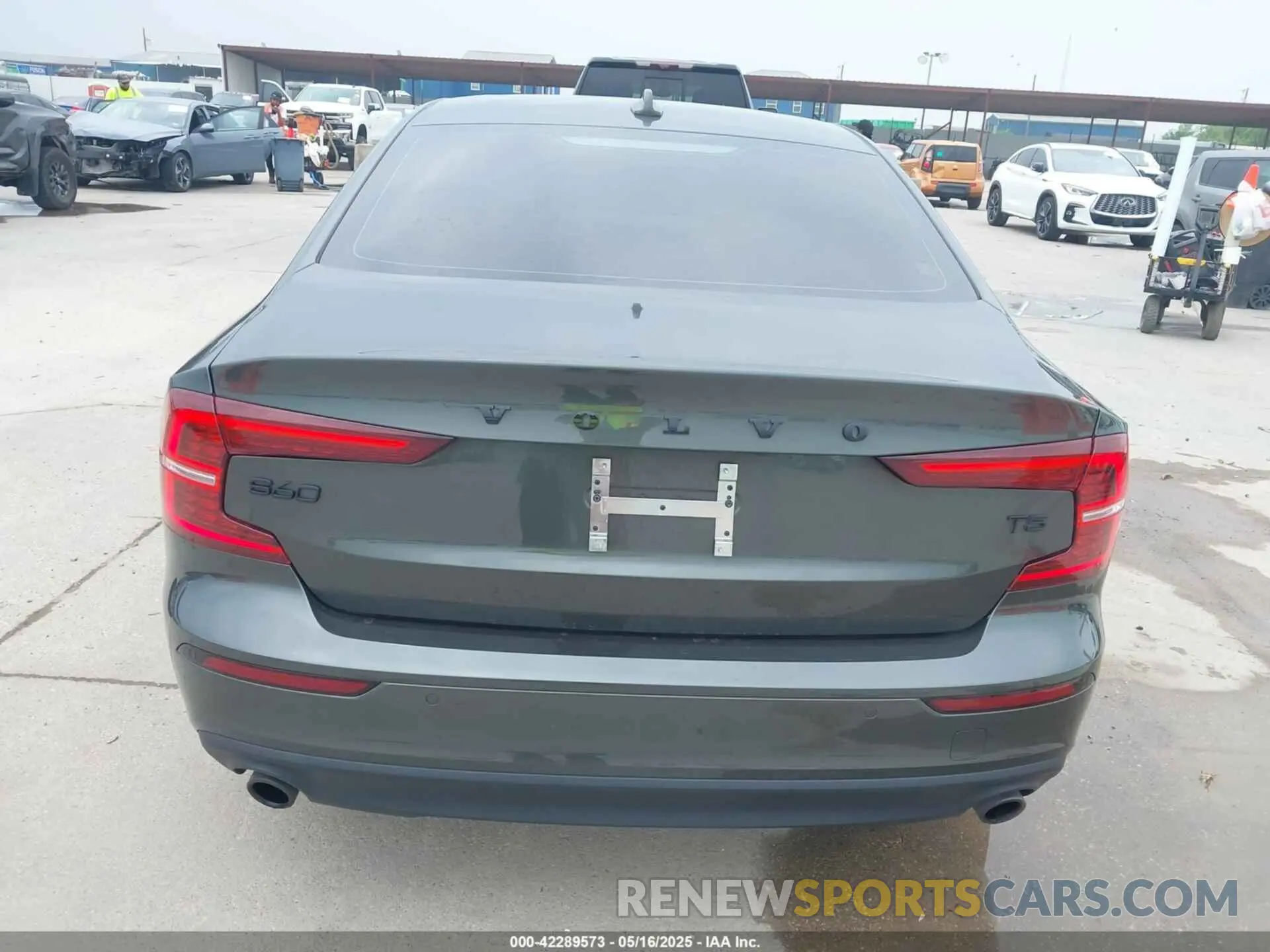 16 Photograph of a damaged car 7JR102FK3LG047013 VOLVO S60 2020