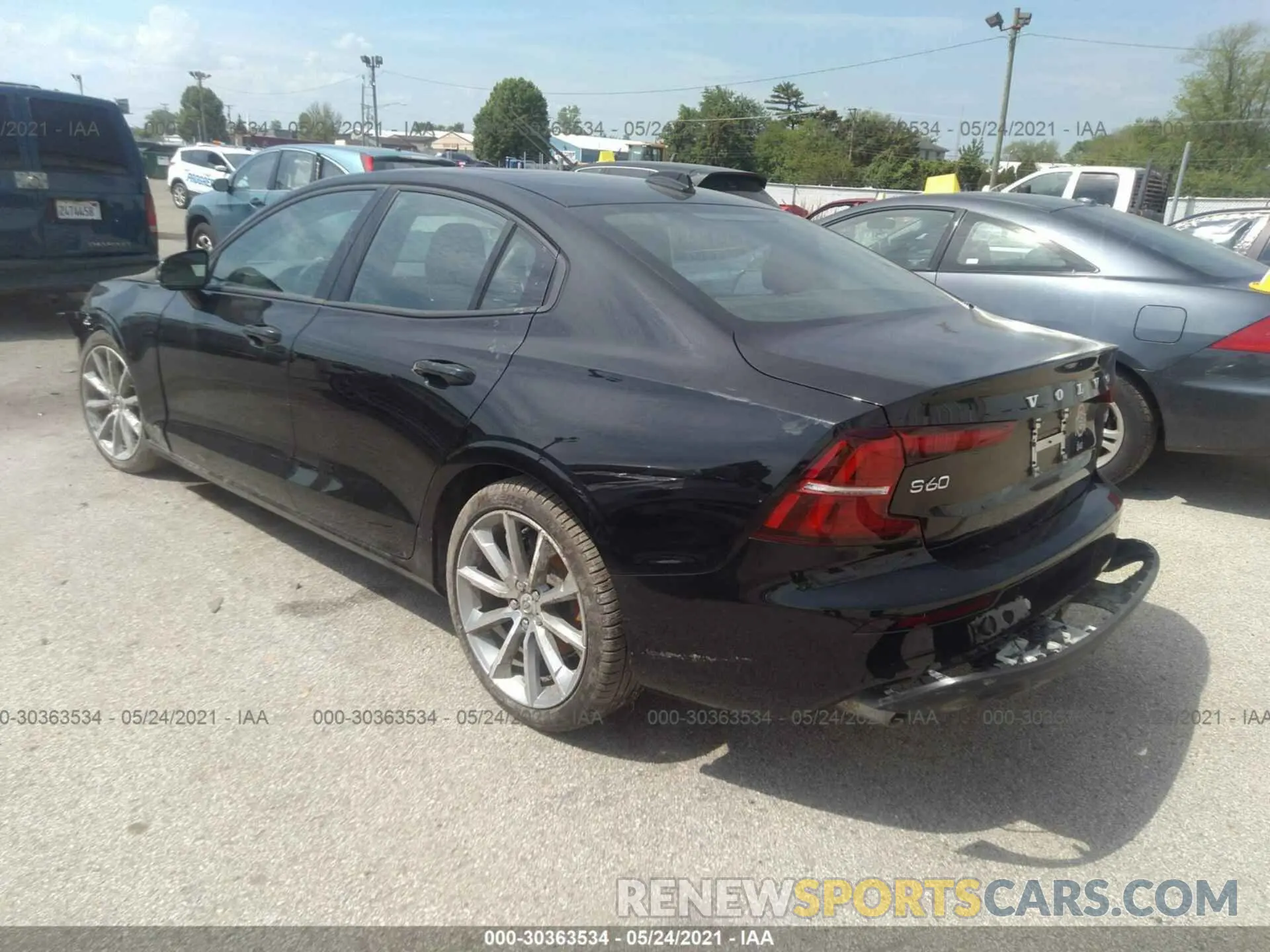 3 Photograph of a damaged car 7JR102FK3LG047979 VOLVO S60 2020
