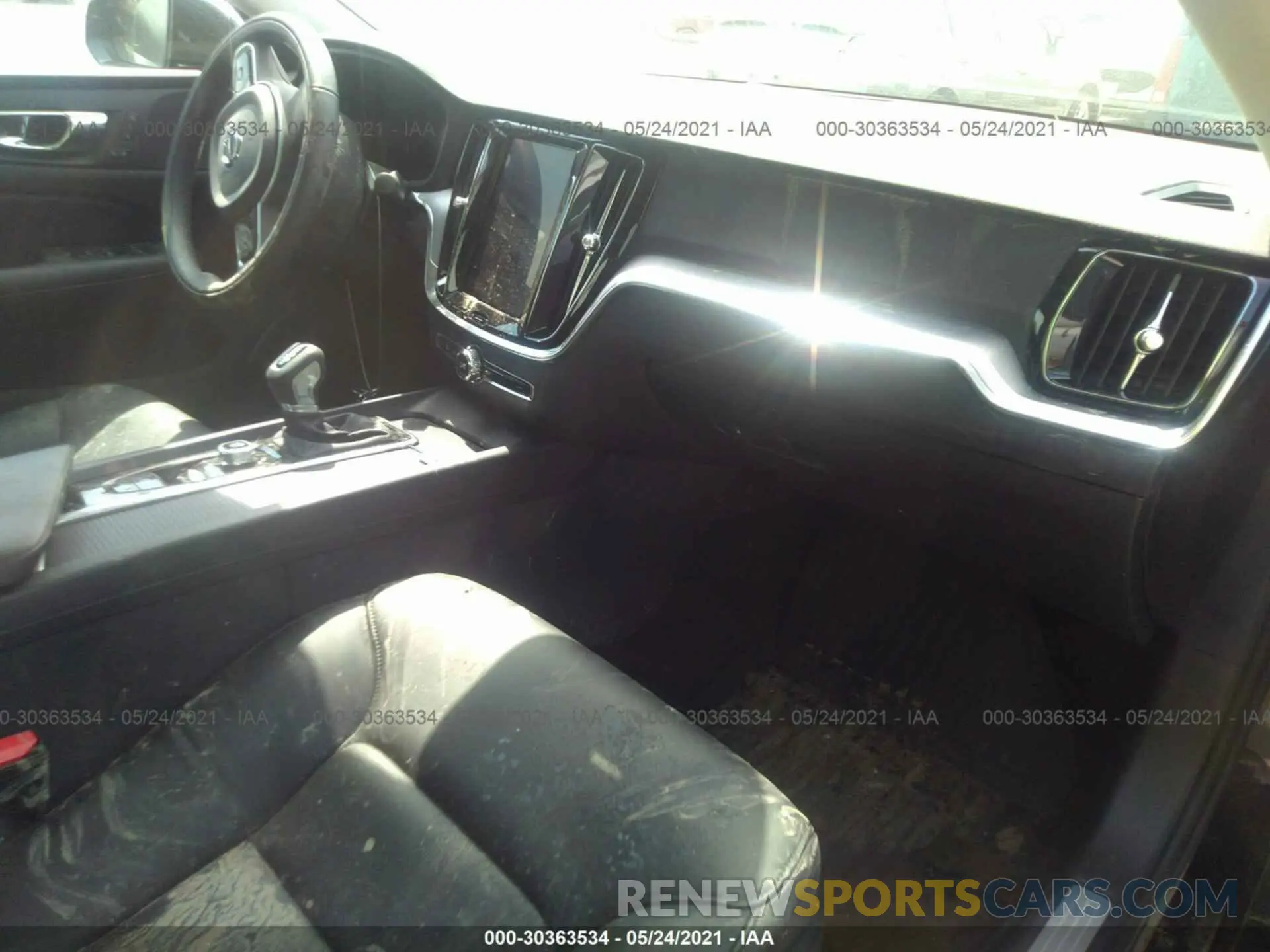 5 Photograph of a damaged car 7JR102FK3LG047979 VOLVO S60 2020