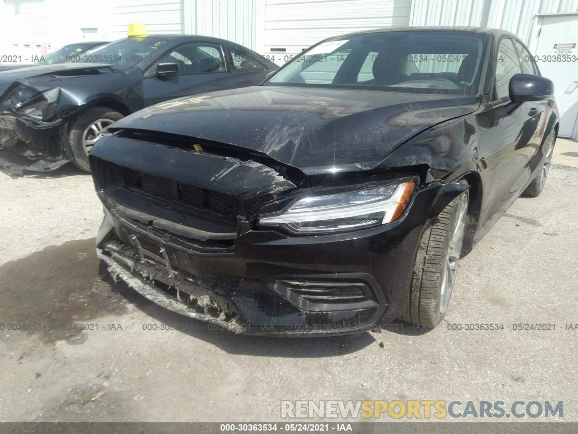 6 Photograph of a damaged car 7JR102FK3LG047979 VOLVO S60 2020