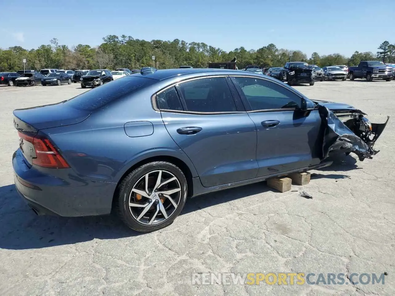 3 Photograph of a damaged car 7JR102FK5LG049748 VOLVO S60 2020