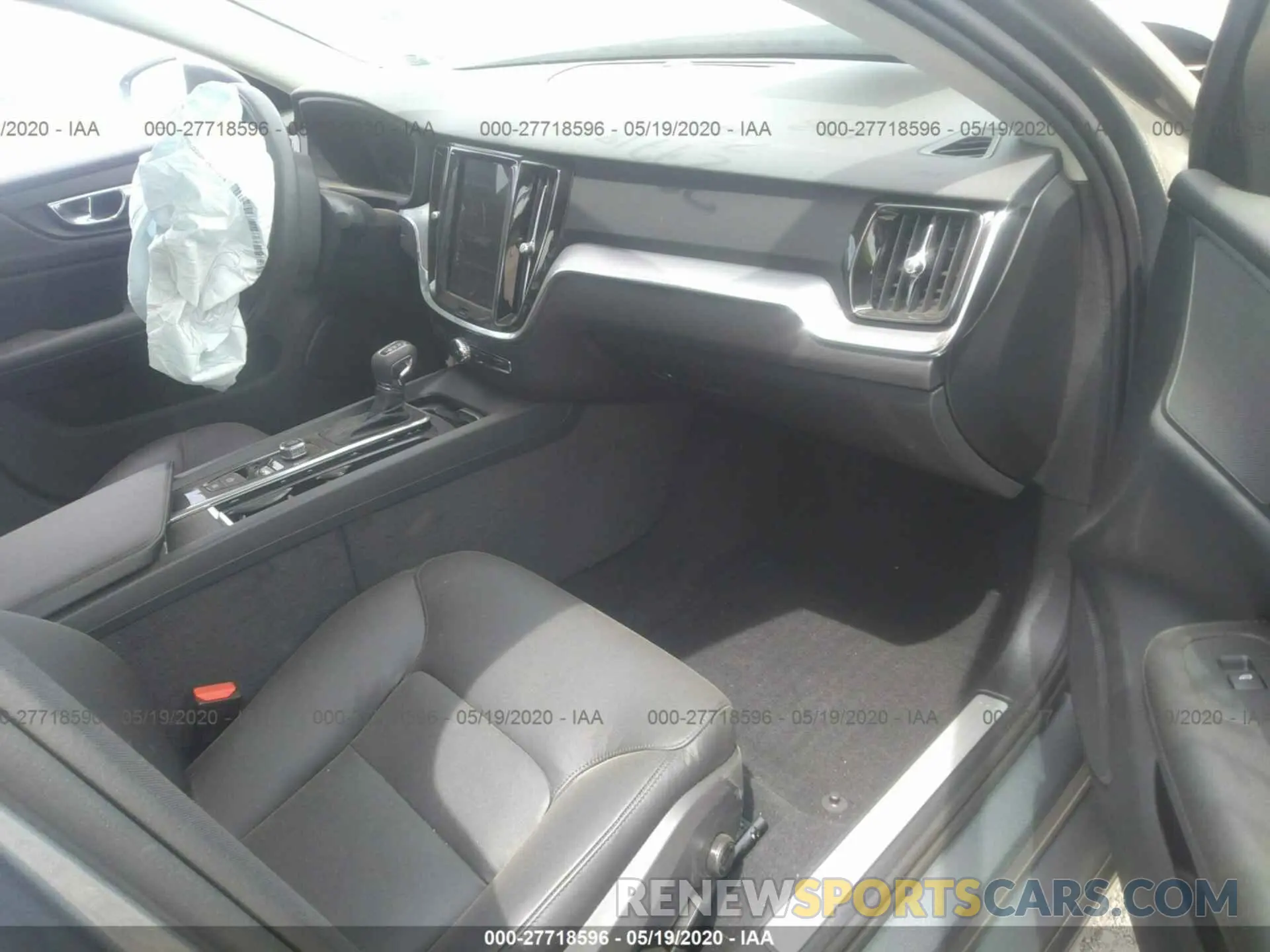 5 Photograph of a damaged car 7JR102FKXLG044416 VOLVO S60 2020