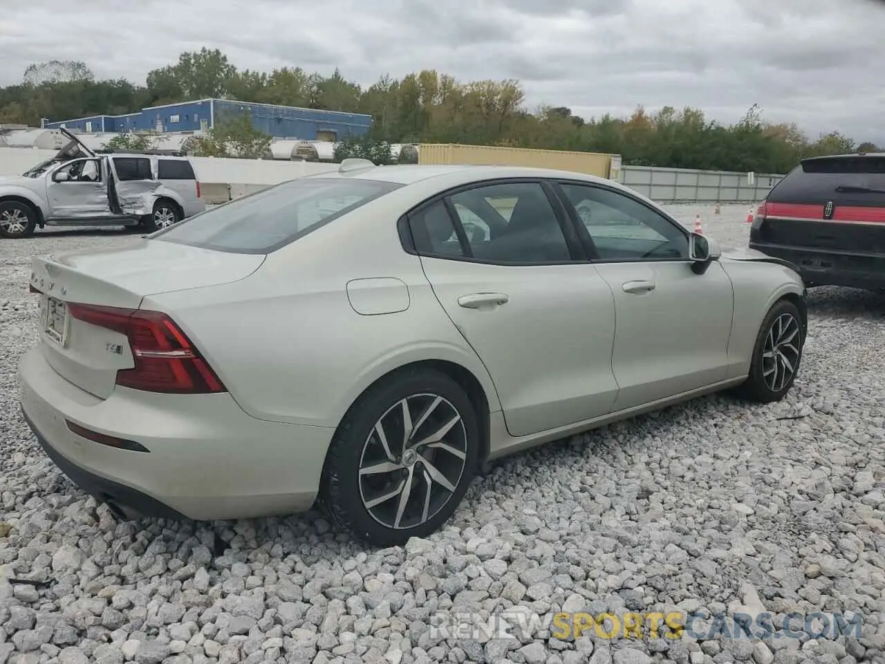 3 Photograph of a damaged car 7JRA22TK1LG064424 VOLVO S60 2020