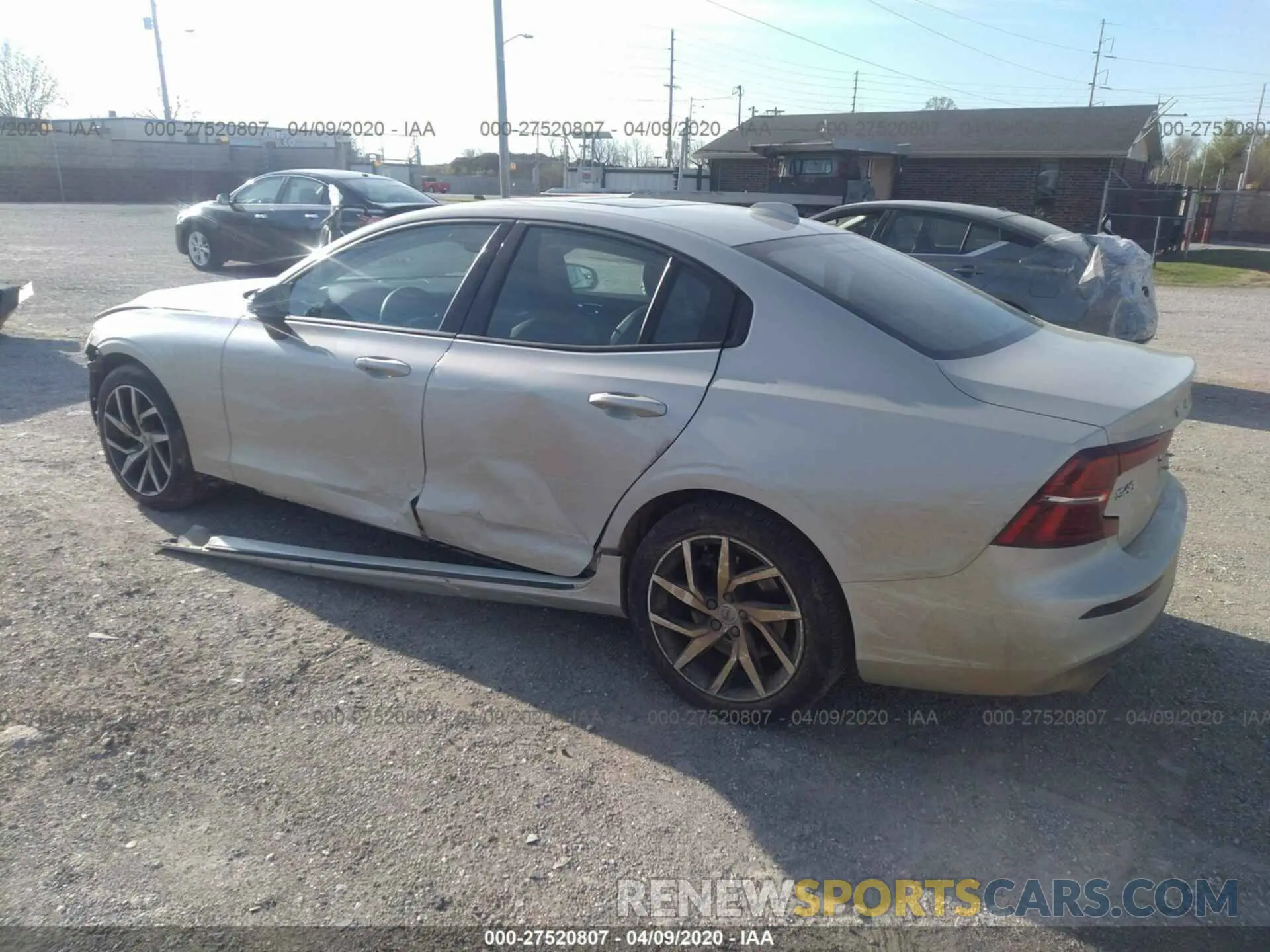 3 Photograph of a damaged car 7JRA22TK2LG035031 VOLVO S60 2020