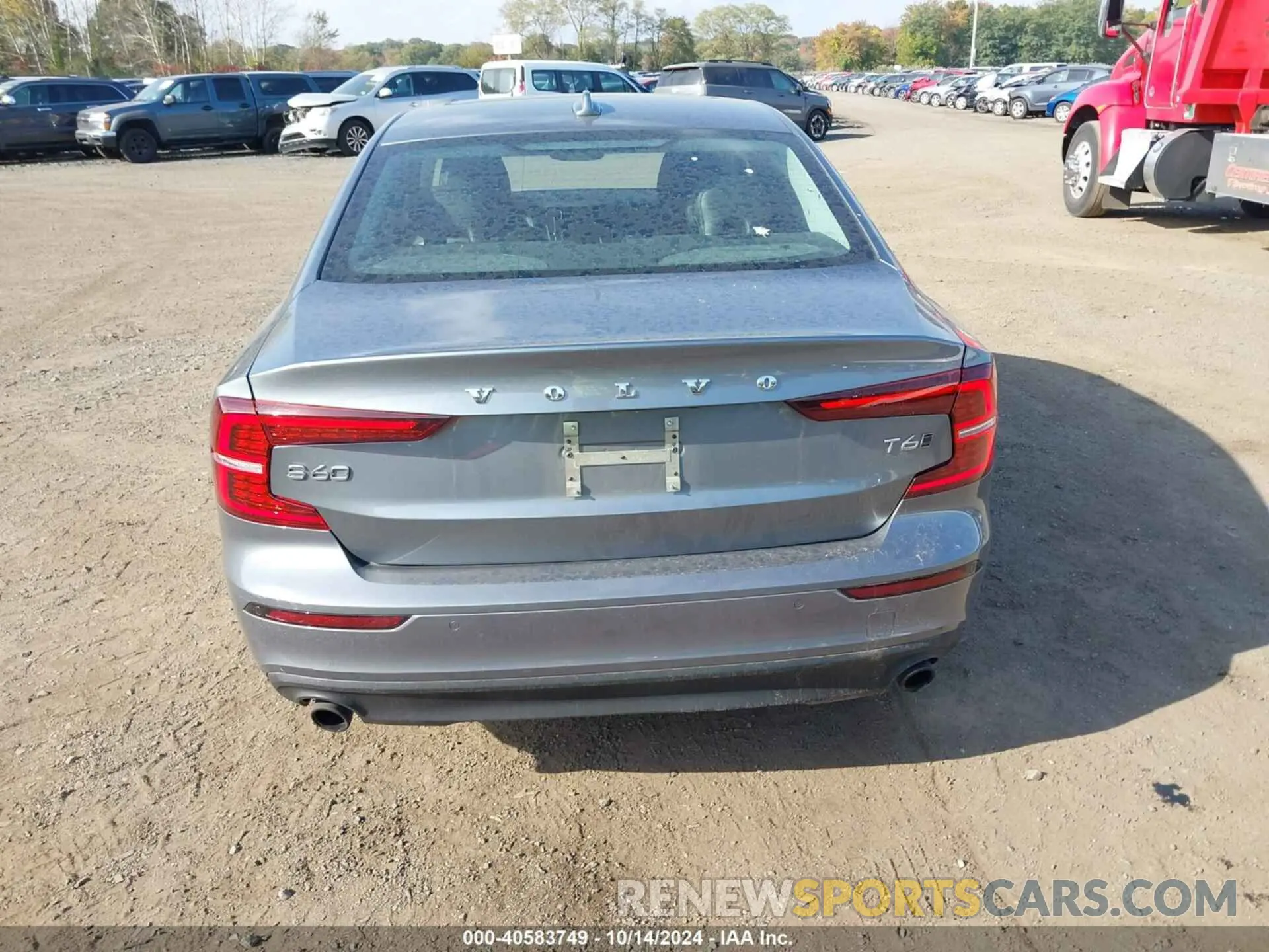 16 Photograph of a damaged car 7JRA22TK6LG063110 VOLVO S60 2020