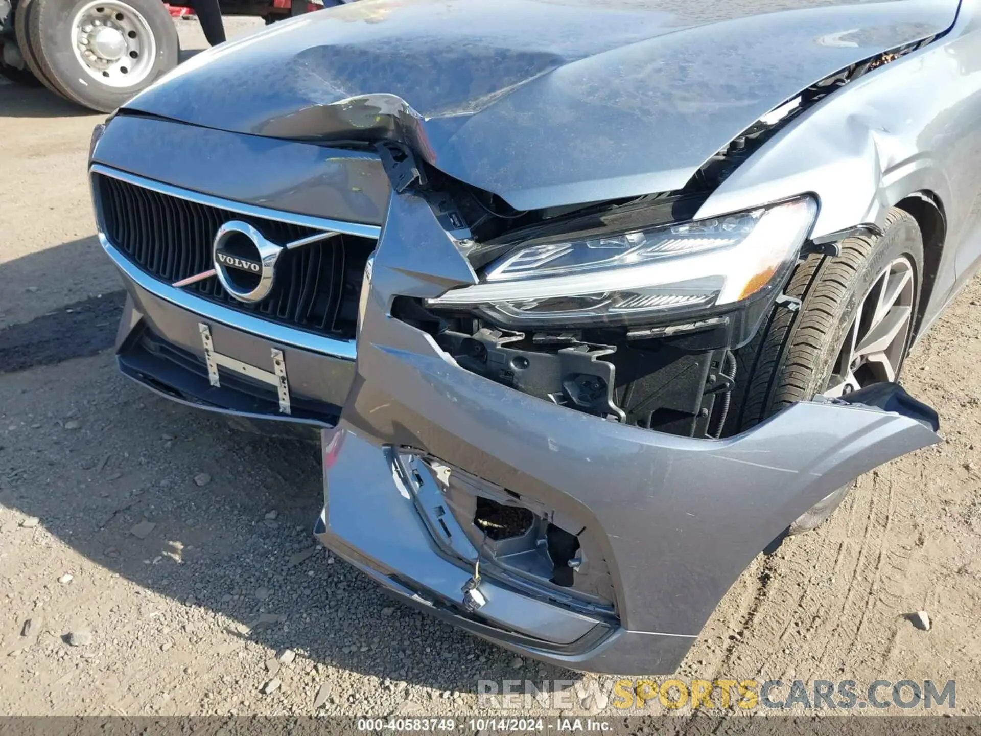 19 Photograph of a damaged car 7JRA22TK6LG063110 VOLVO S60 2020
