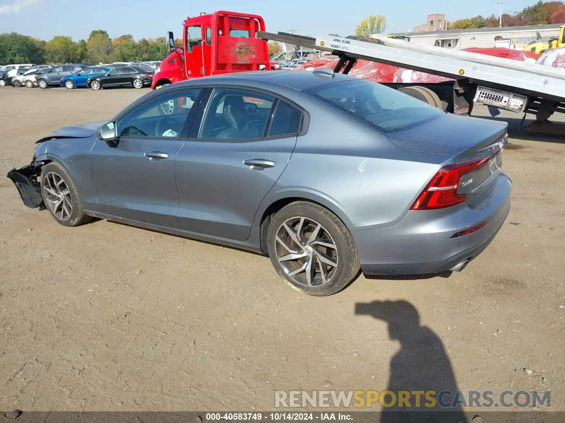 3 Photograph of a damaged car 7JRA22TK6LG063110 VOLVO S60 2020