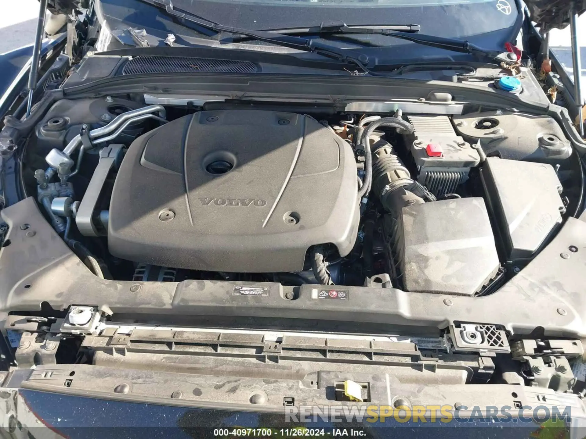 10 Photograph of a damaged car 7JRA22TK8LG066221 VOLVO S60 2020