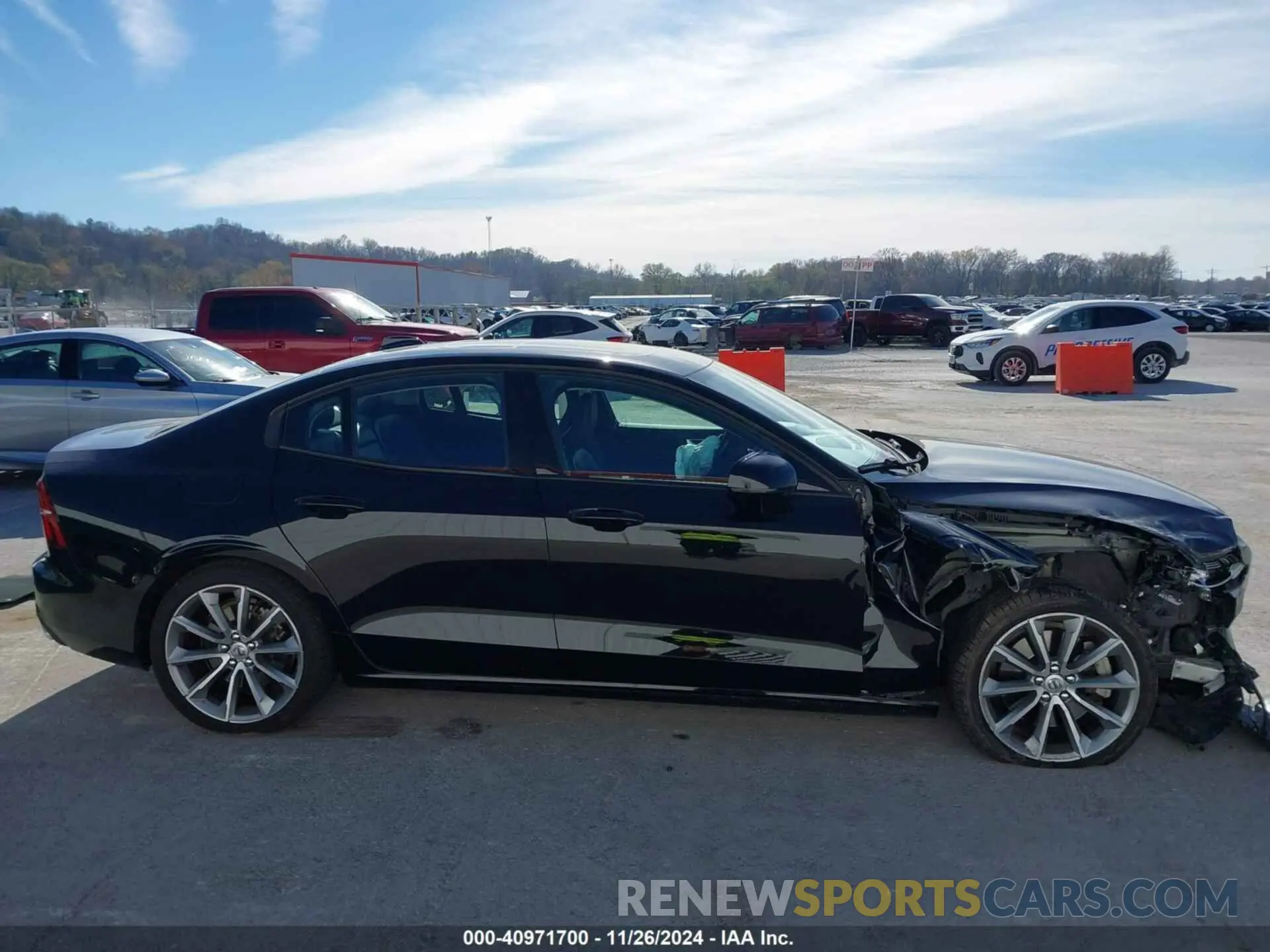 13 Photograph of a damaged car 7JRA22TK8LG066221 VOLVO S60 2020