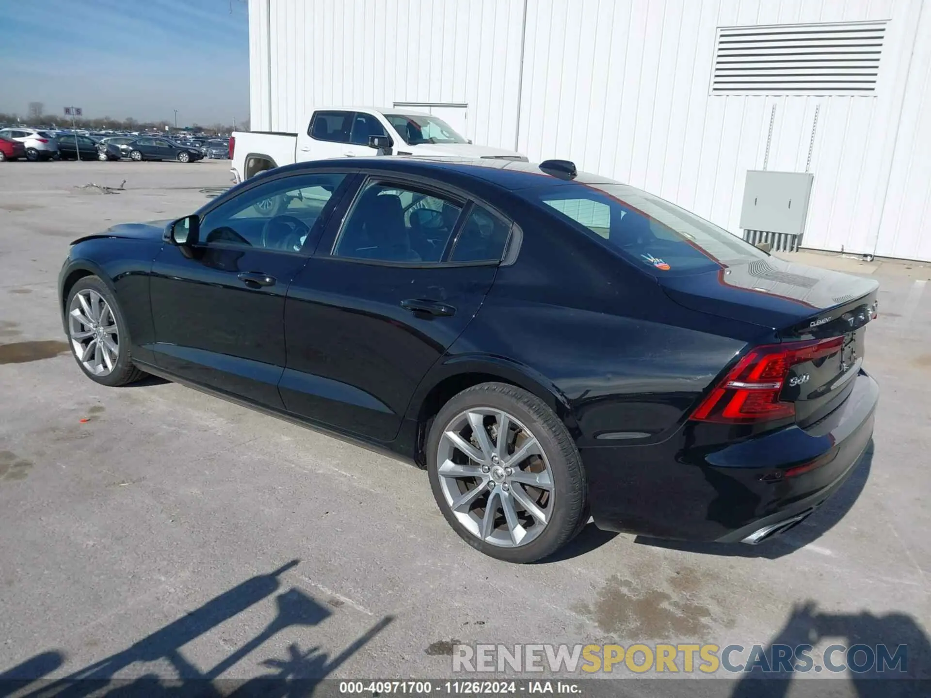 3 Photograph of a damaged car 7JRA22TK8LG066221 VOLVO S60 2020