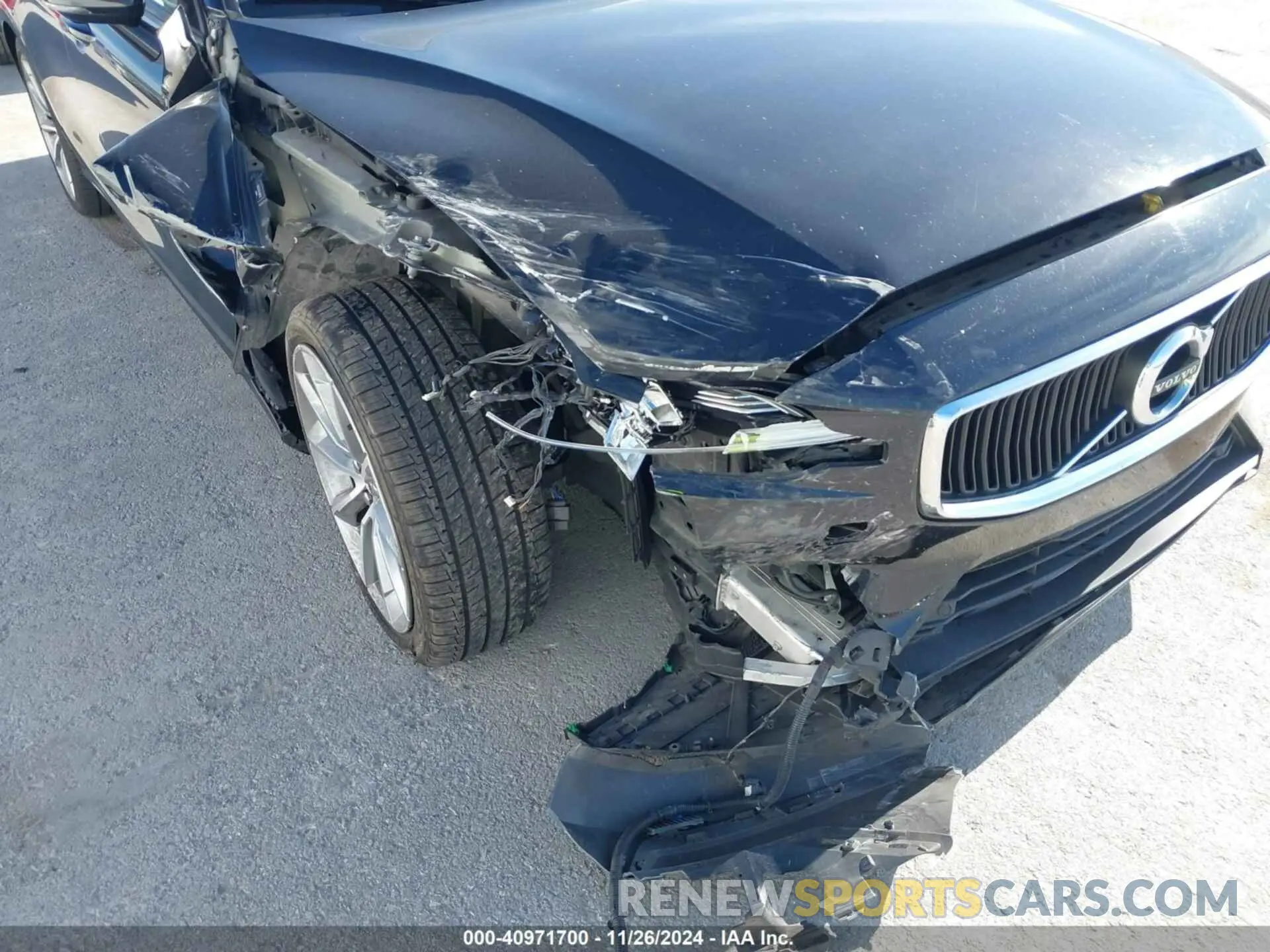 6 Photograph of a damaged car 7JRA22TK8LG066221 VOLVO S60 2020