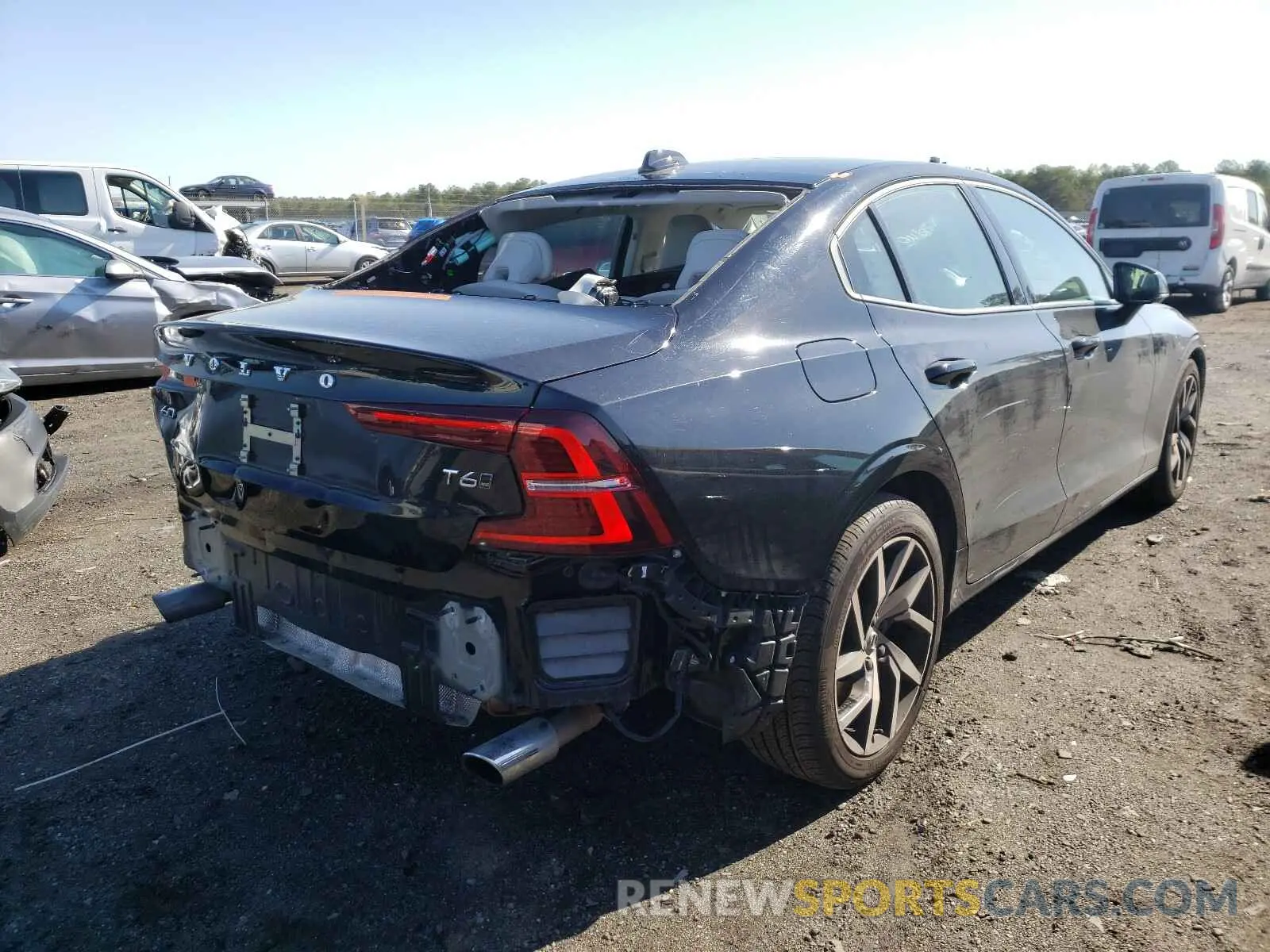 4 Photograph of a damaged car 7JRA22TK9LG063747 VOLVO S60 2020
