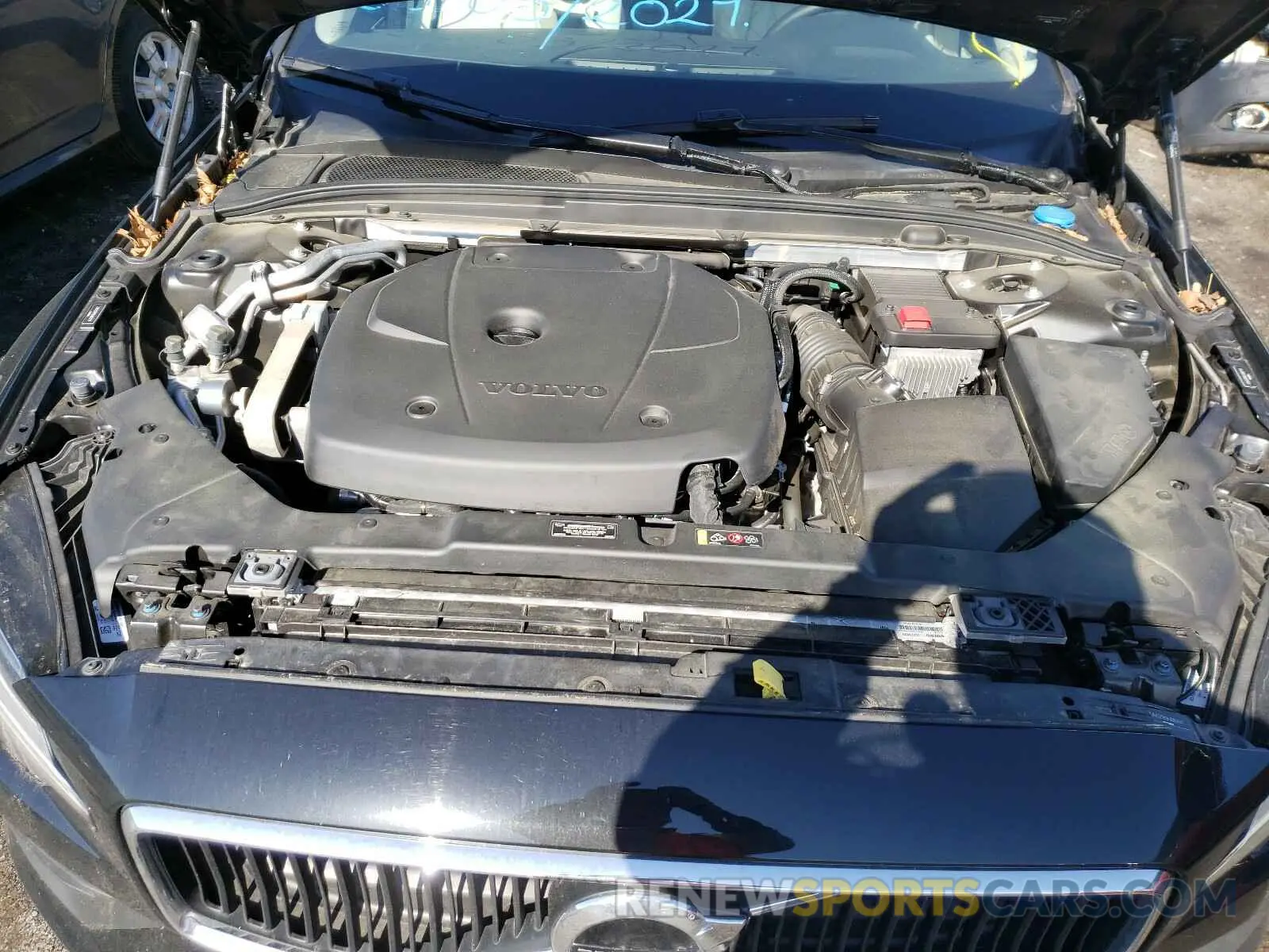 7 Photograph of a damaged car 7JRA22TK9LG063747 VOLVO S60 2020