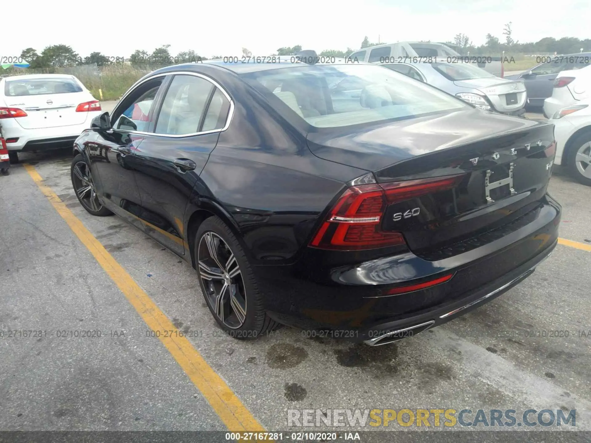 3 Photograph of a damaged car 7JRA22TL0LG036638 VOLVO S60 2020