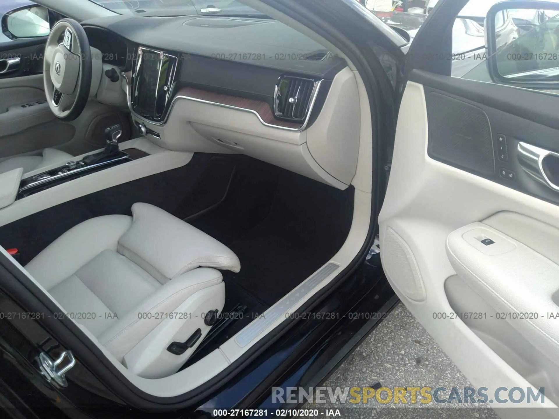 5 Photograph of a damaged car 7JRA22TL0LG036638 VOLVO S60 2020