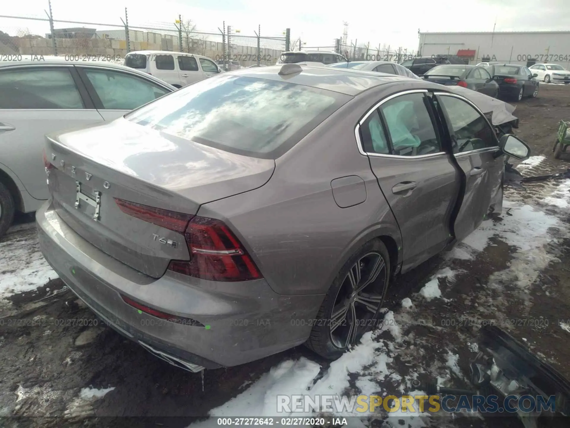4 Photograph of a damaged car 7JRA22TL2LG032347 VOLVO S60 2020
