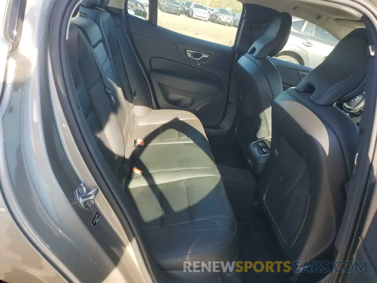 10 Photograph of a damaged car 7JRA22TL5LG037364 VOLVO S60 2020
