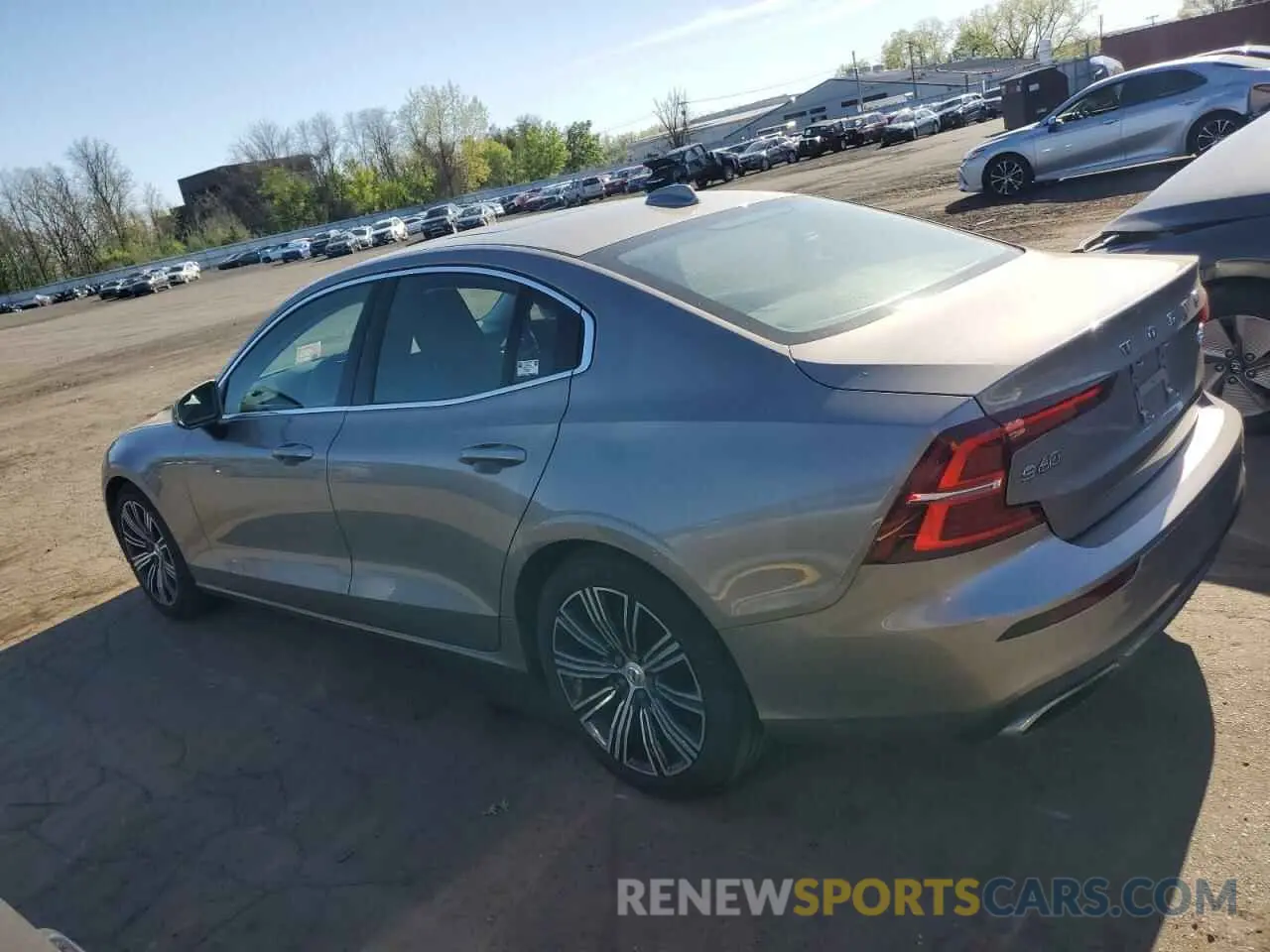 2 Photograph of a damaged car 7JRA22TL5LG037364 VOLVO S60 2020