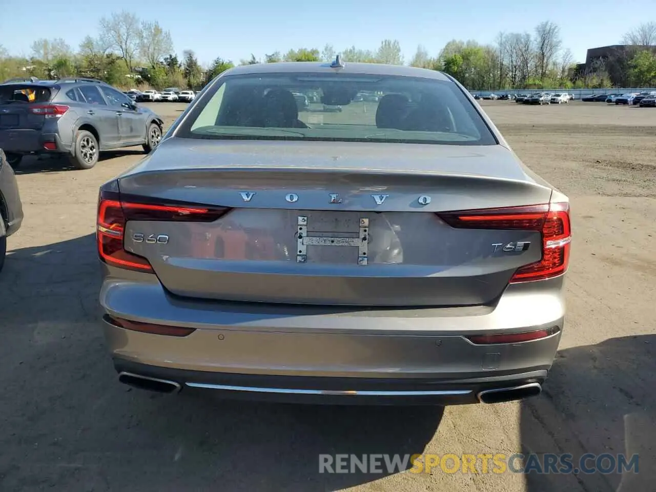 6 Photograph of a damaged car 7JRA22TL5LG037364 VOLVO S60 2020