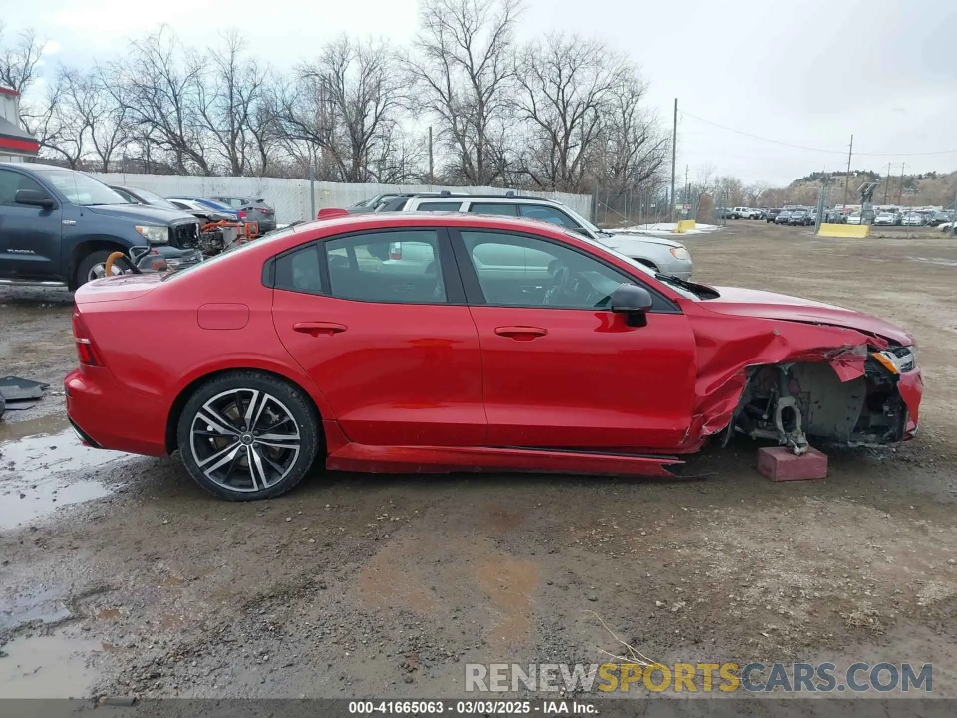 13 Photograph of a damaged car 7JRA22TM8LG039831 VOLVO S60 2020