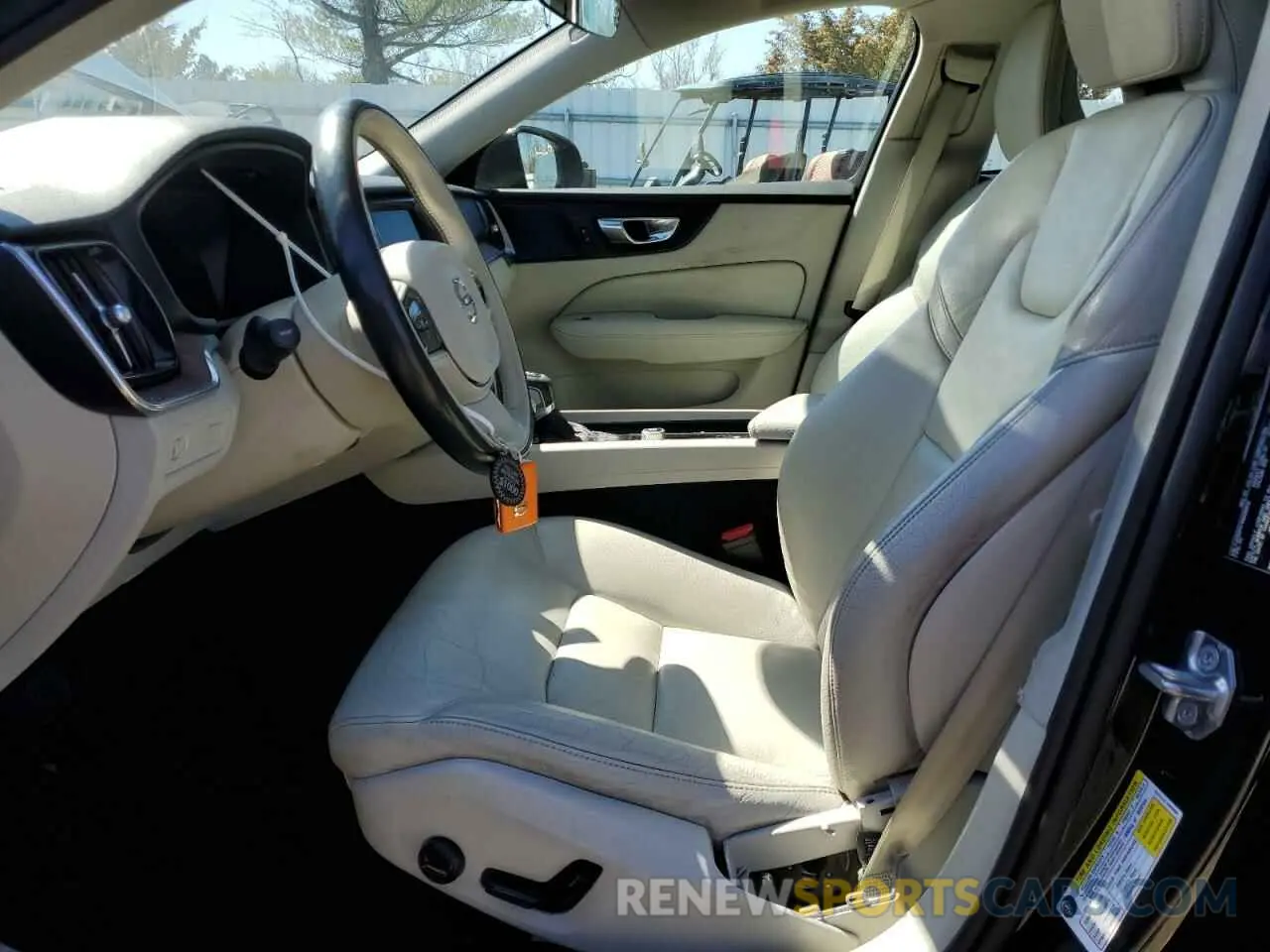 7 Photograph of a damaged car 7JR102FK1MG080612 VOLVO S60 2021