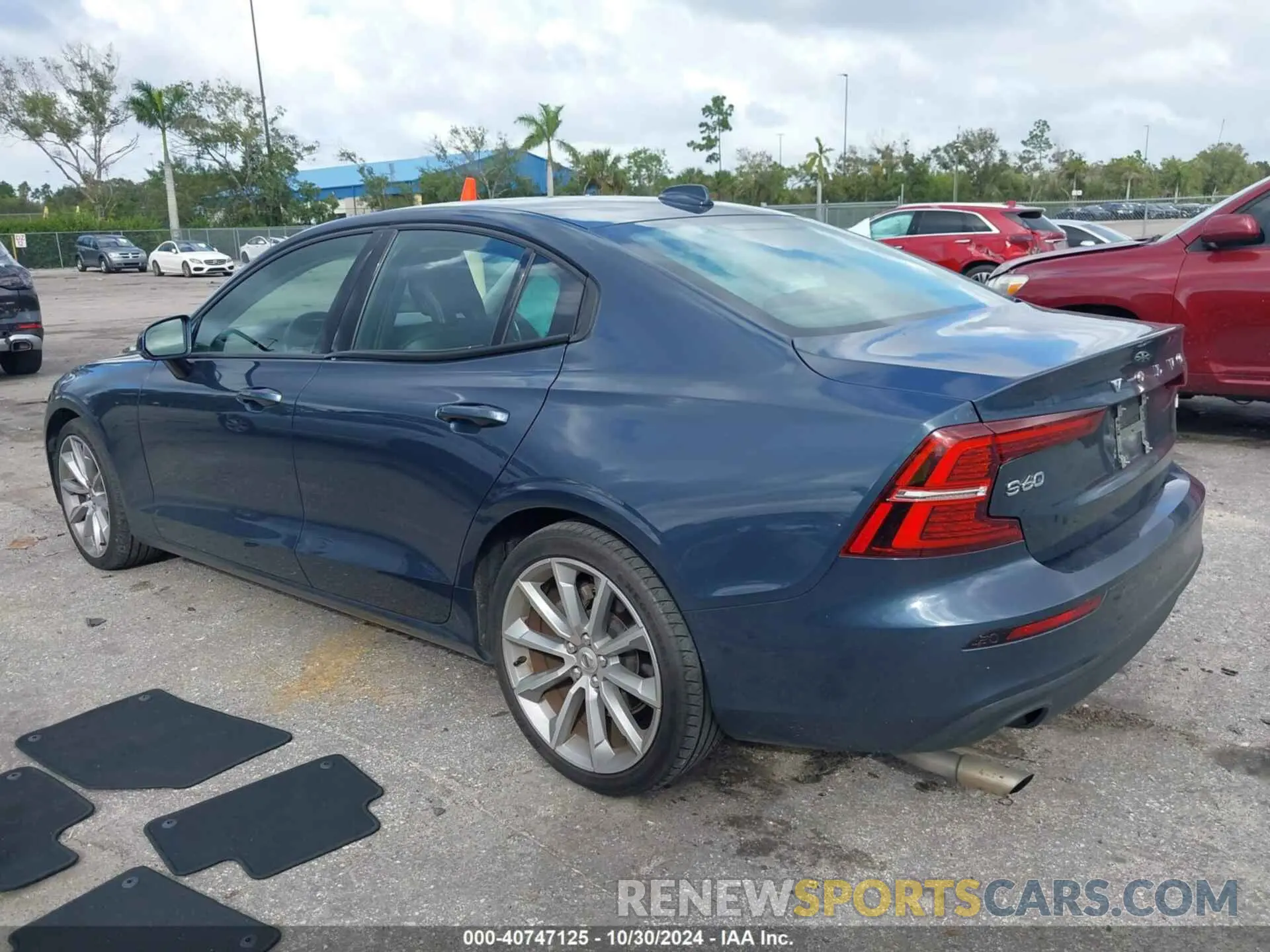 3 Photograph of a damaged car 7JR102FK2MG093353 VOLVO S60 2021